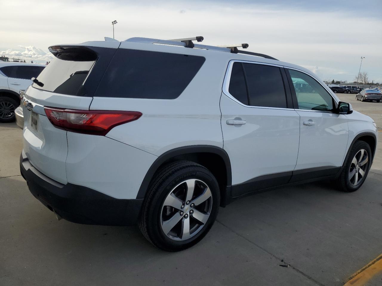2018 CHEVROLET TRAVERSE L - Фото 3
