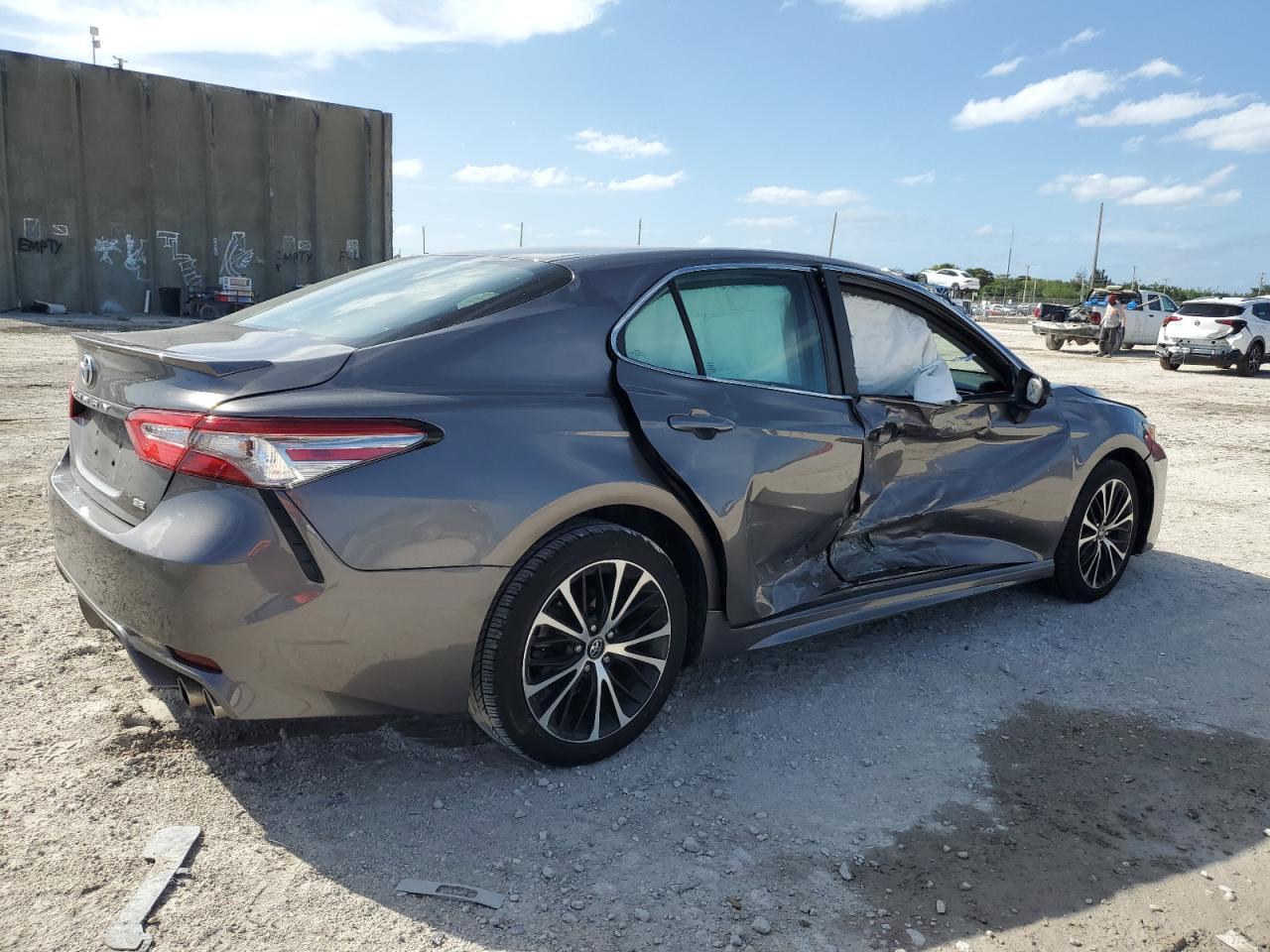 2018 TOYOTA CAMRY L - Фото 3