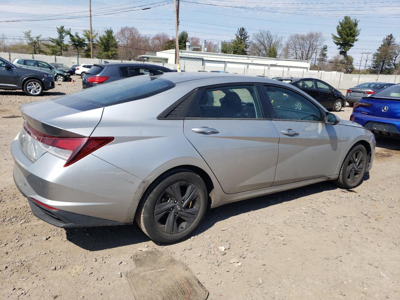 2022 HYUNDAI ELANTRA SE - Фото 3