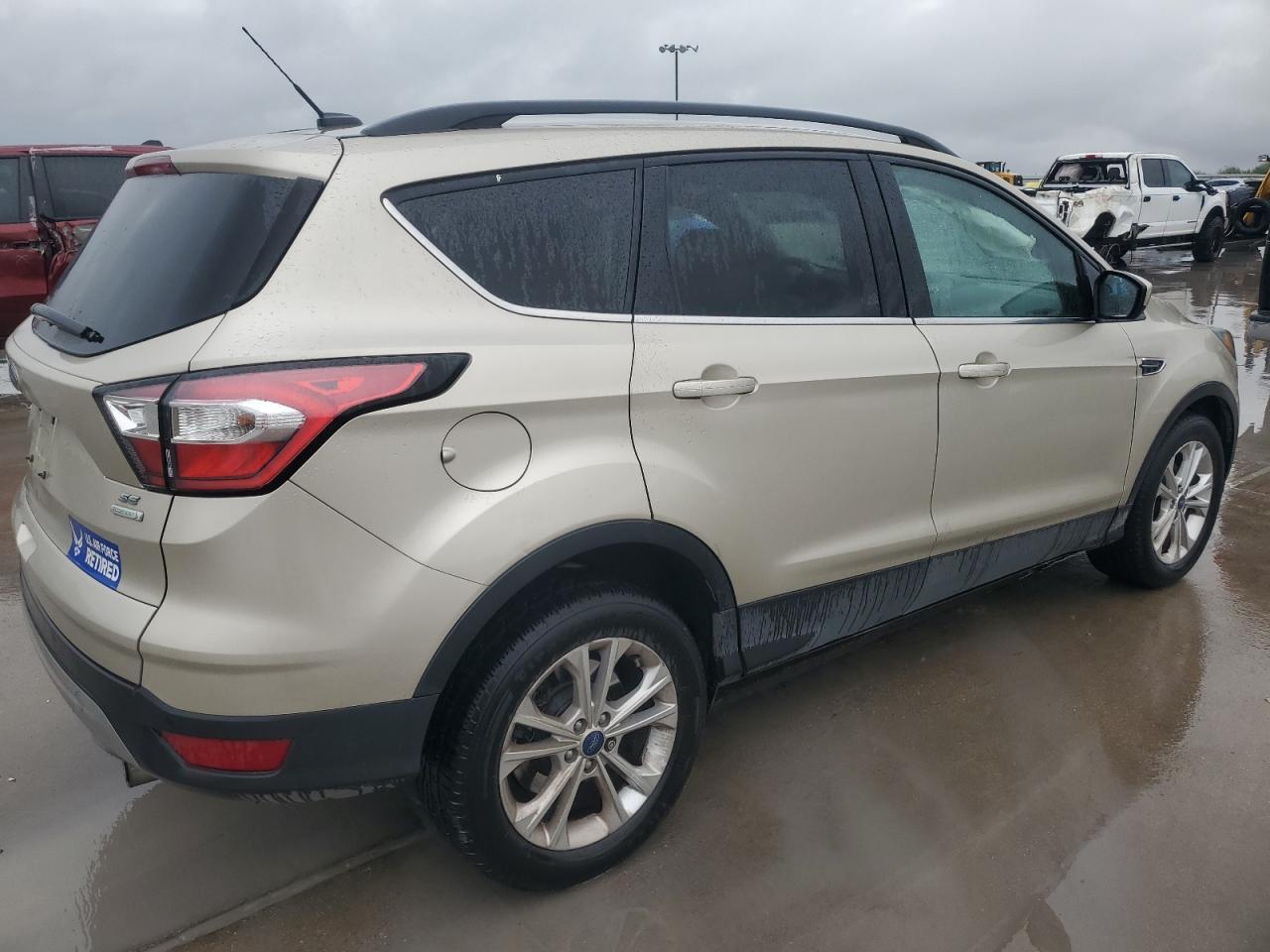 2017 FORD ESCAPE SE - Image 3