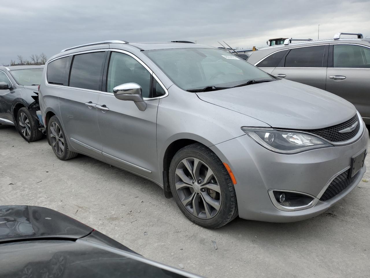 2017 CHRYSLER PACIFICA L - Image 4