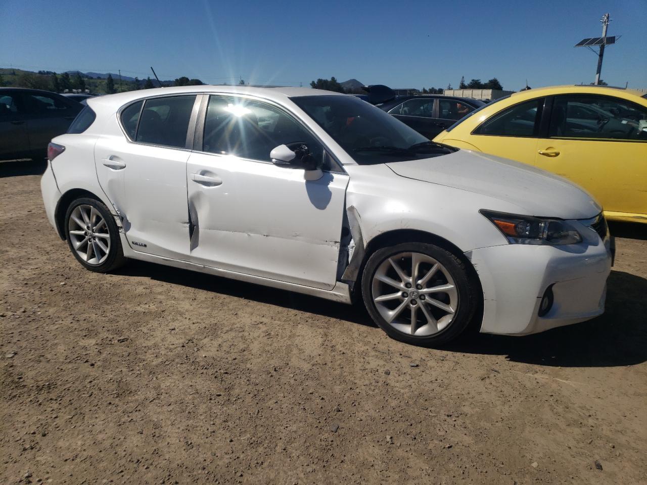 2013 LEXUS CT 200 - Image 4