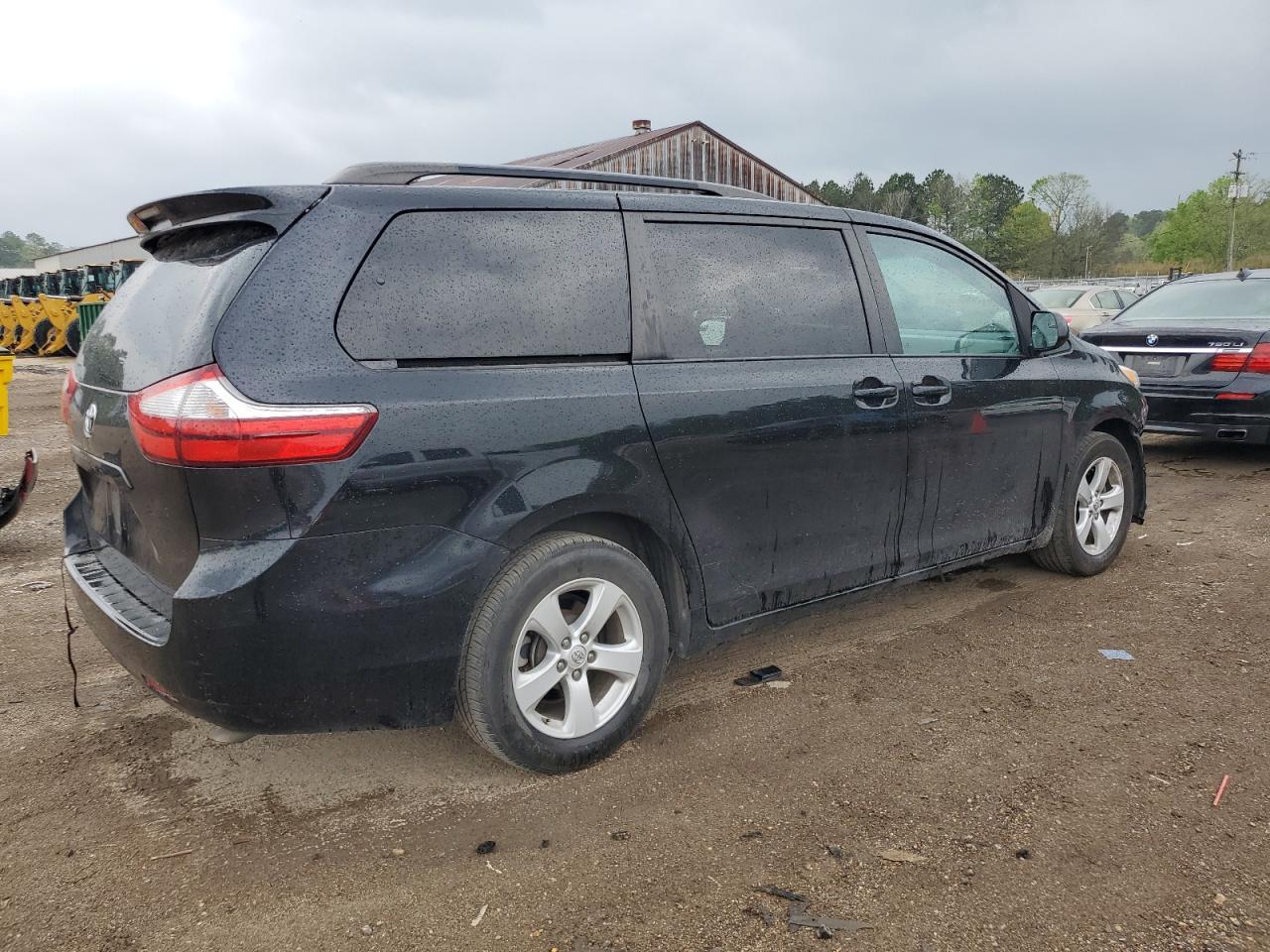 2015 TOYOTA SIENNA LE - Фото 3