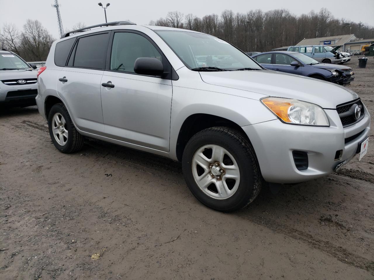2011 TOYOTA RAV4 - Фото 4