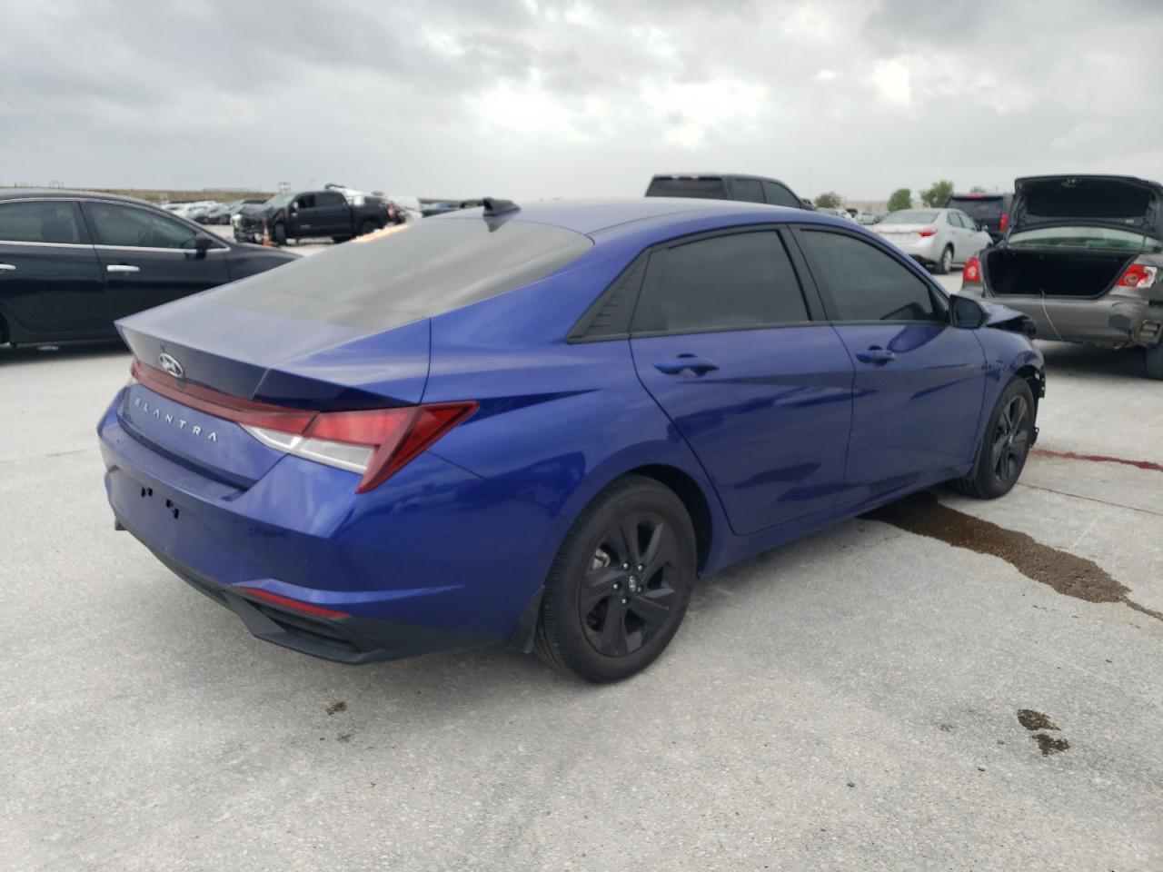 2023 HYUNDAI ELANTRA SE - Image 3