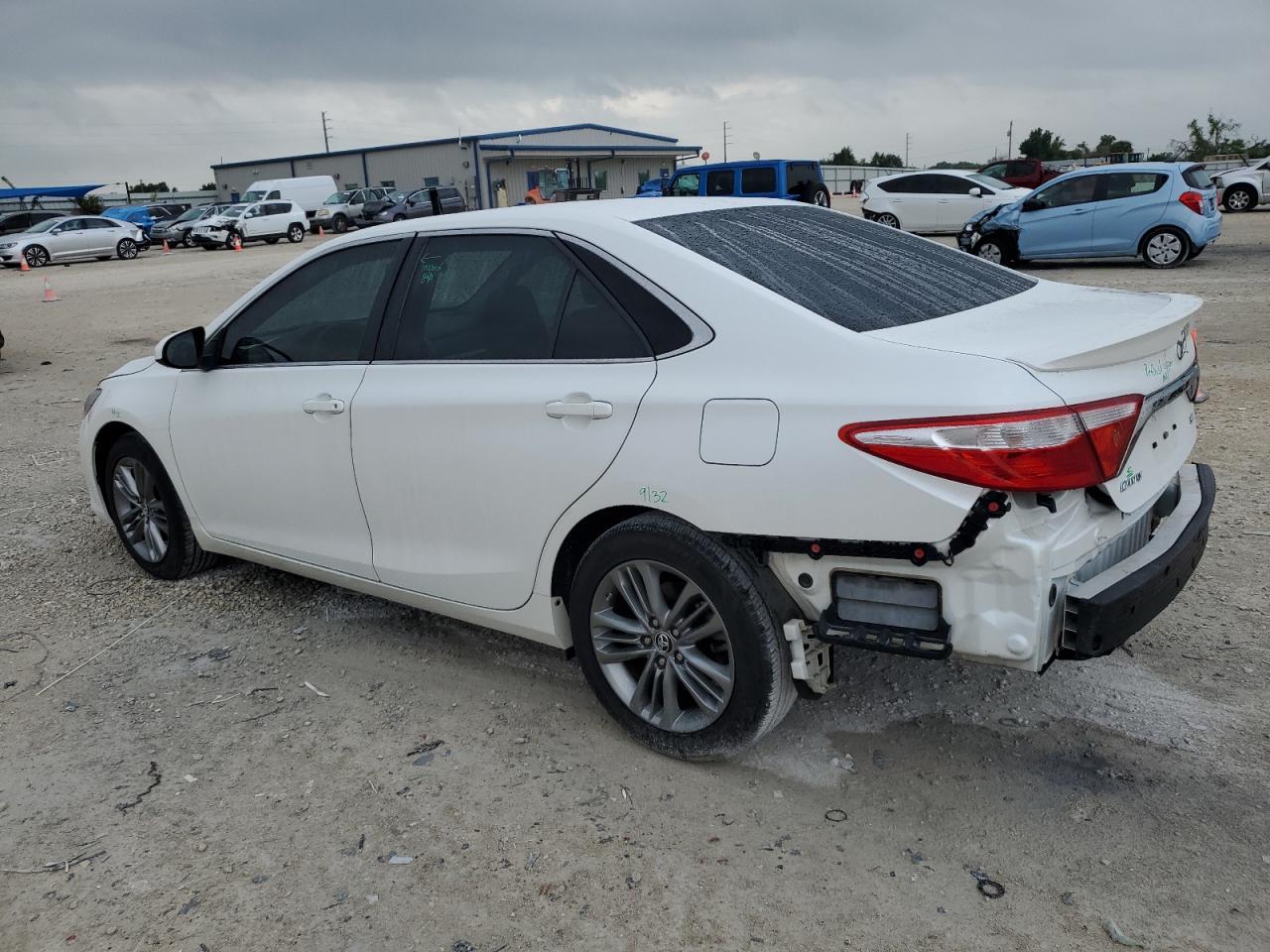 2016 TOYOTA CAMRY LE - Image 2