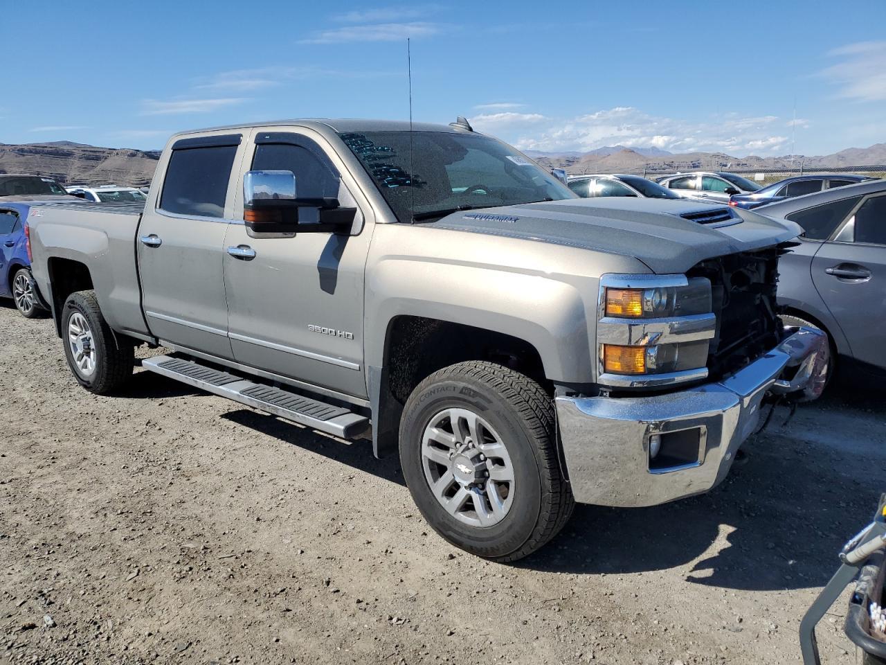 2017 CHEVROLET SILVERADO - Image 4