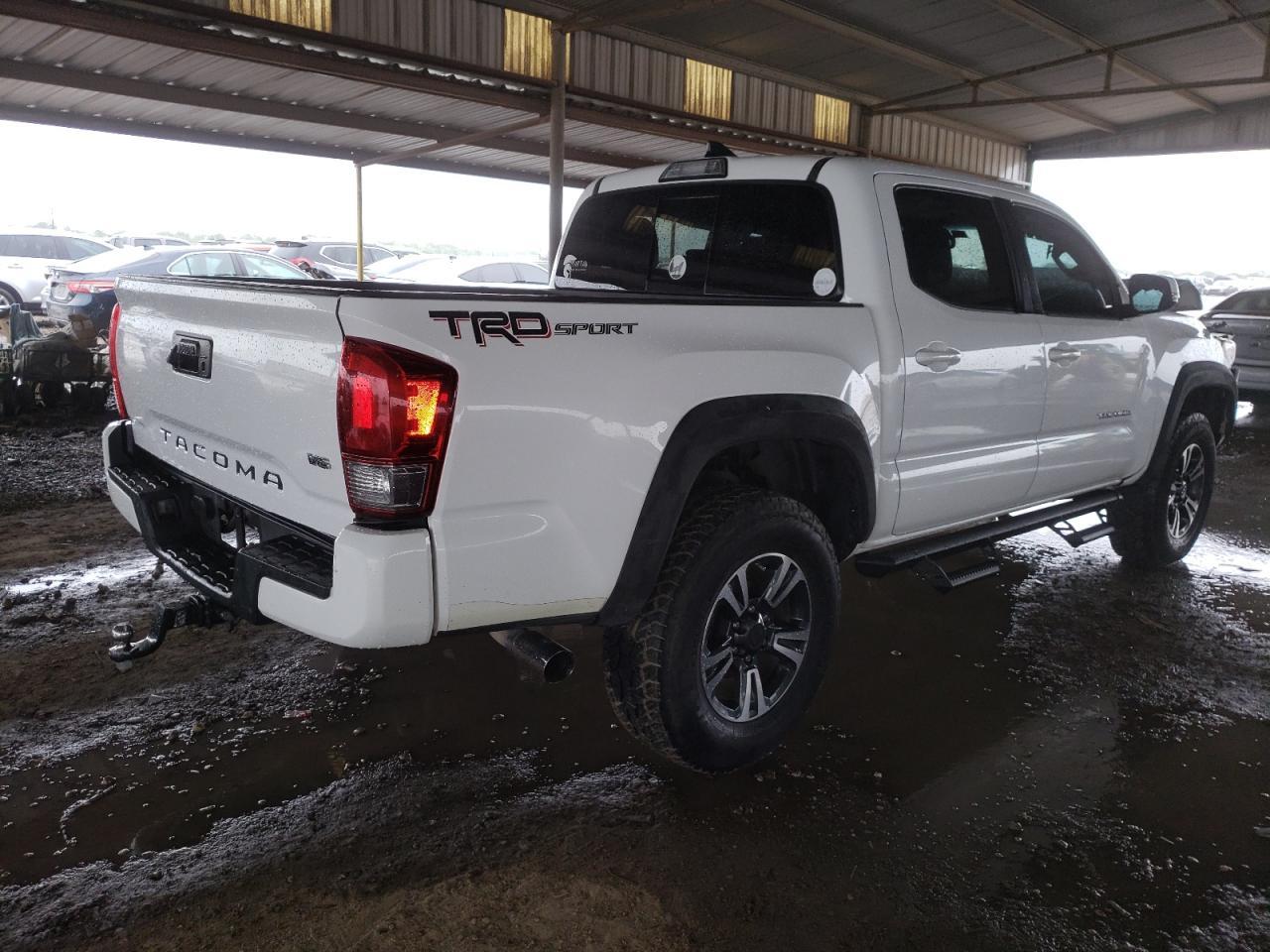 2017 TOYOTA TACOMA DOU - Фото 3