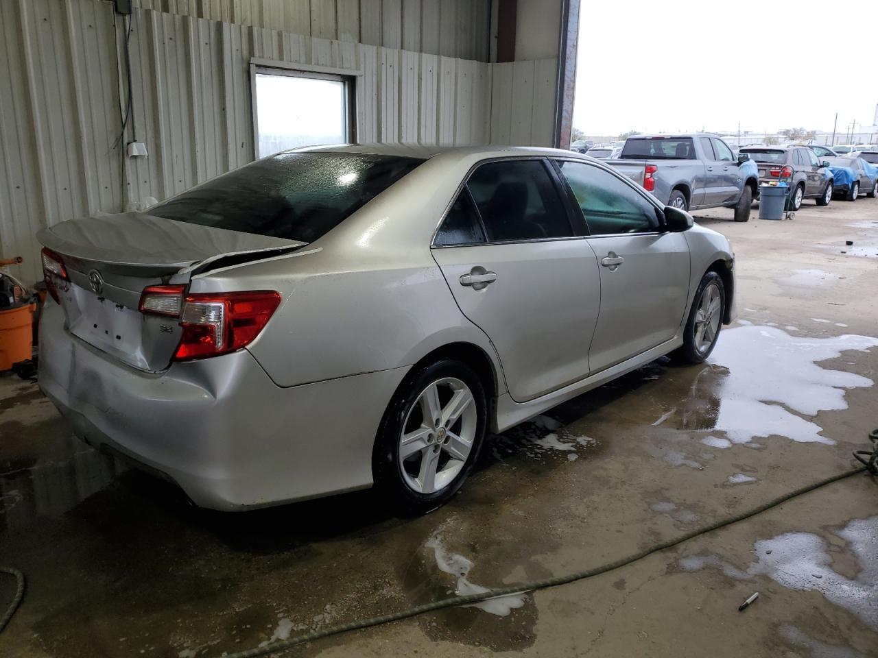 2013 TOYOTA CAMRY L - Фото 3