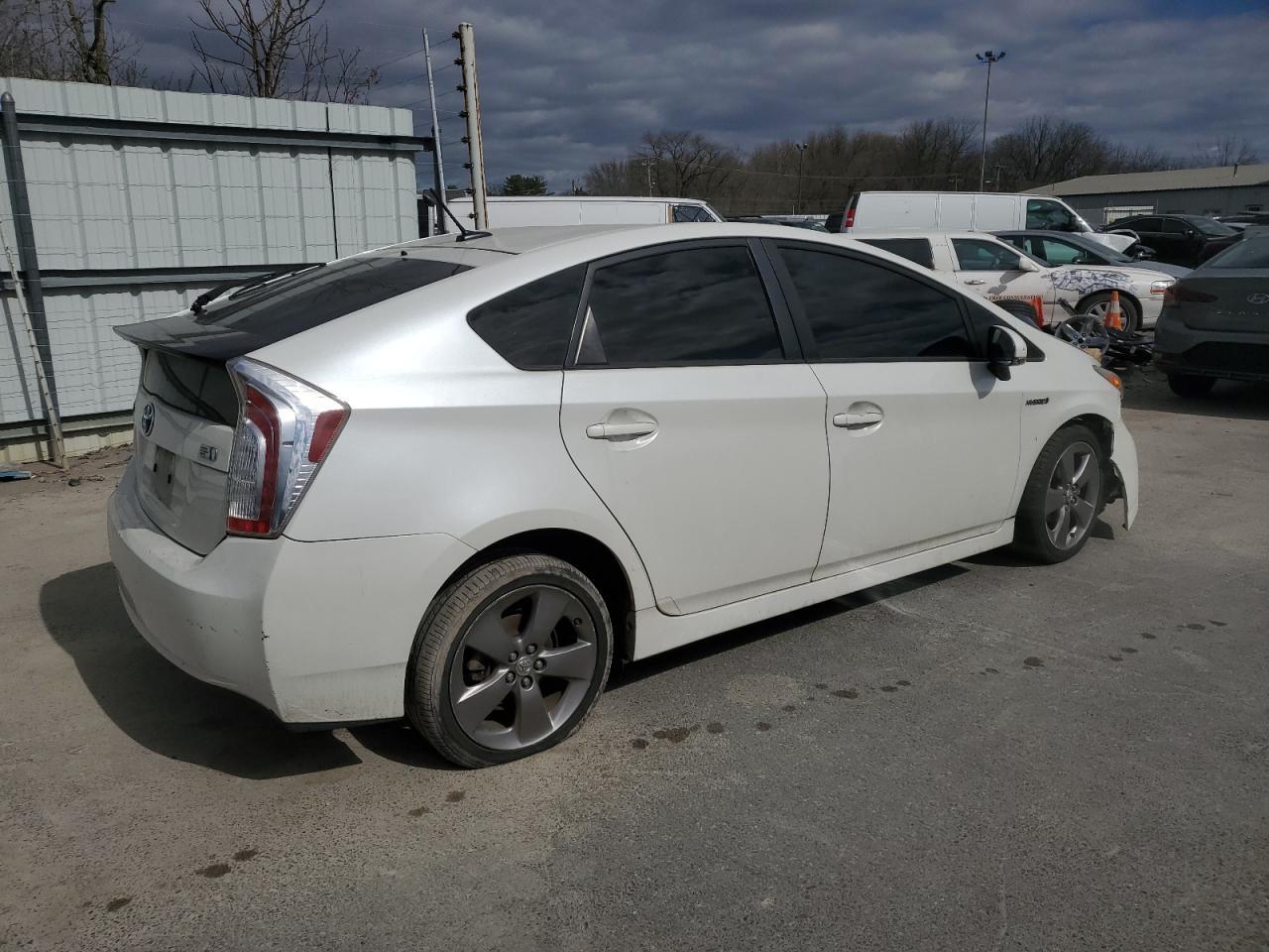 2015 TOYOTA PRIUS - Фото 3