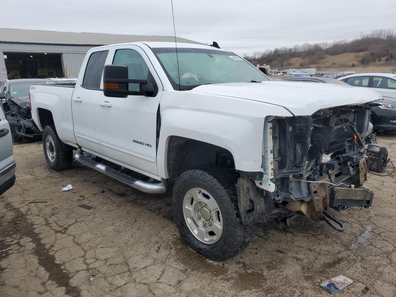 2017 CHEVROLET SILVERADO - Image 4