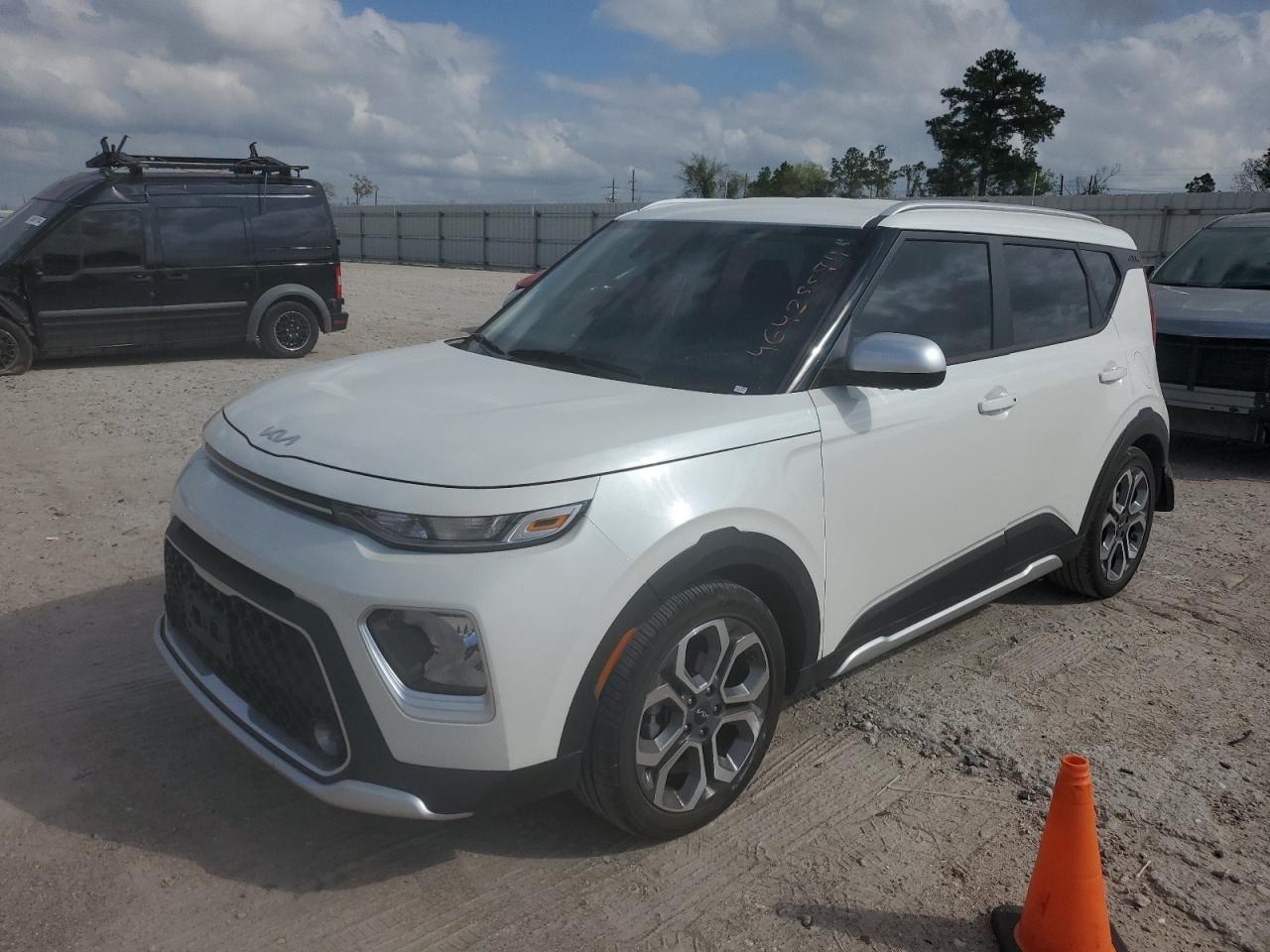 2022 KIA SOUL LX car image