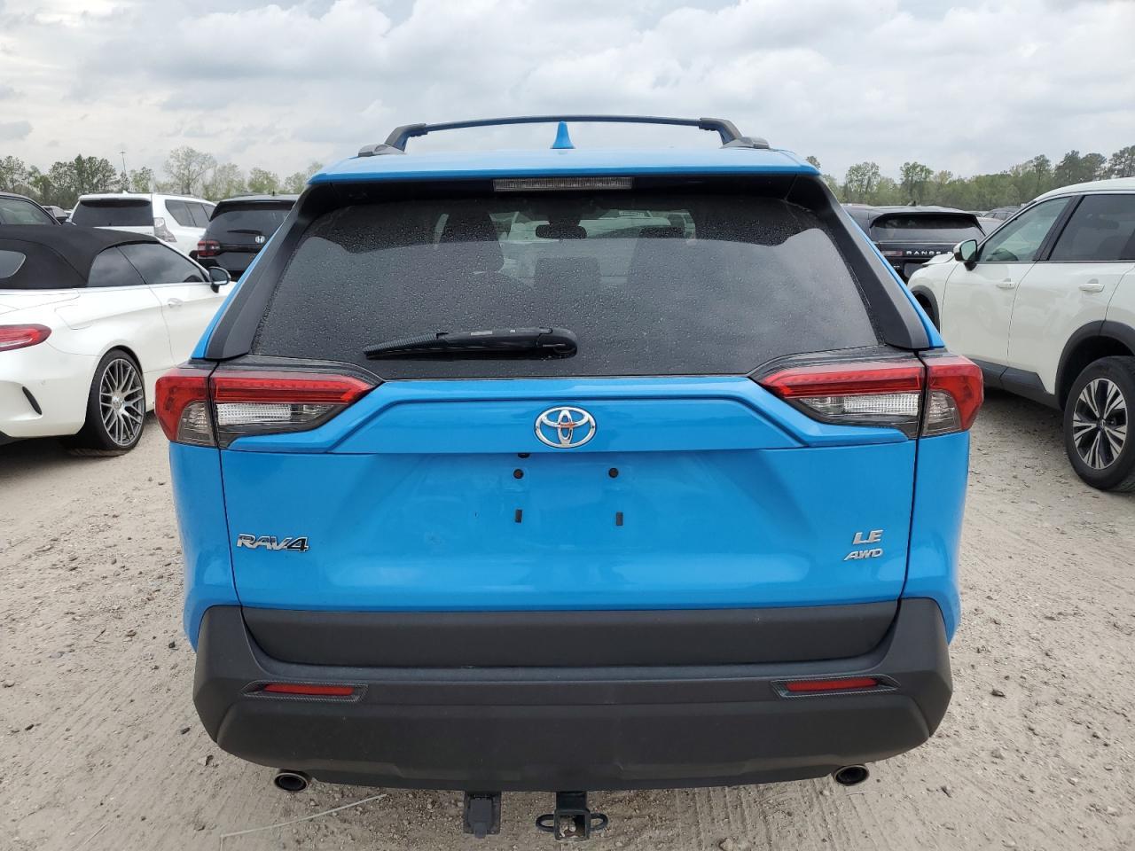 2021 TOYOTA RAV4 LE - Фото 6