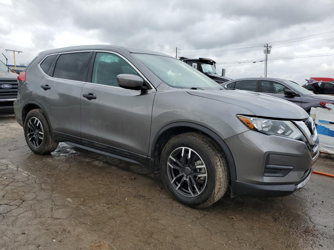 2017 NISSAN ROGUE SV - Image 4