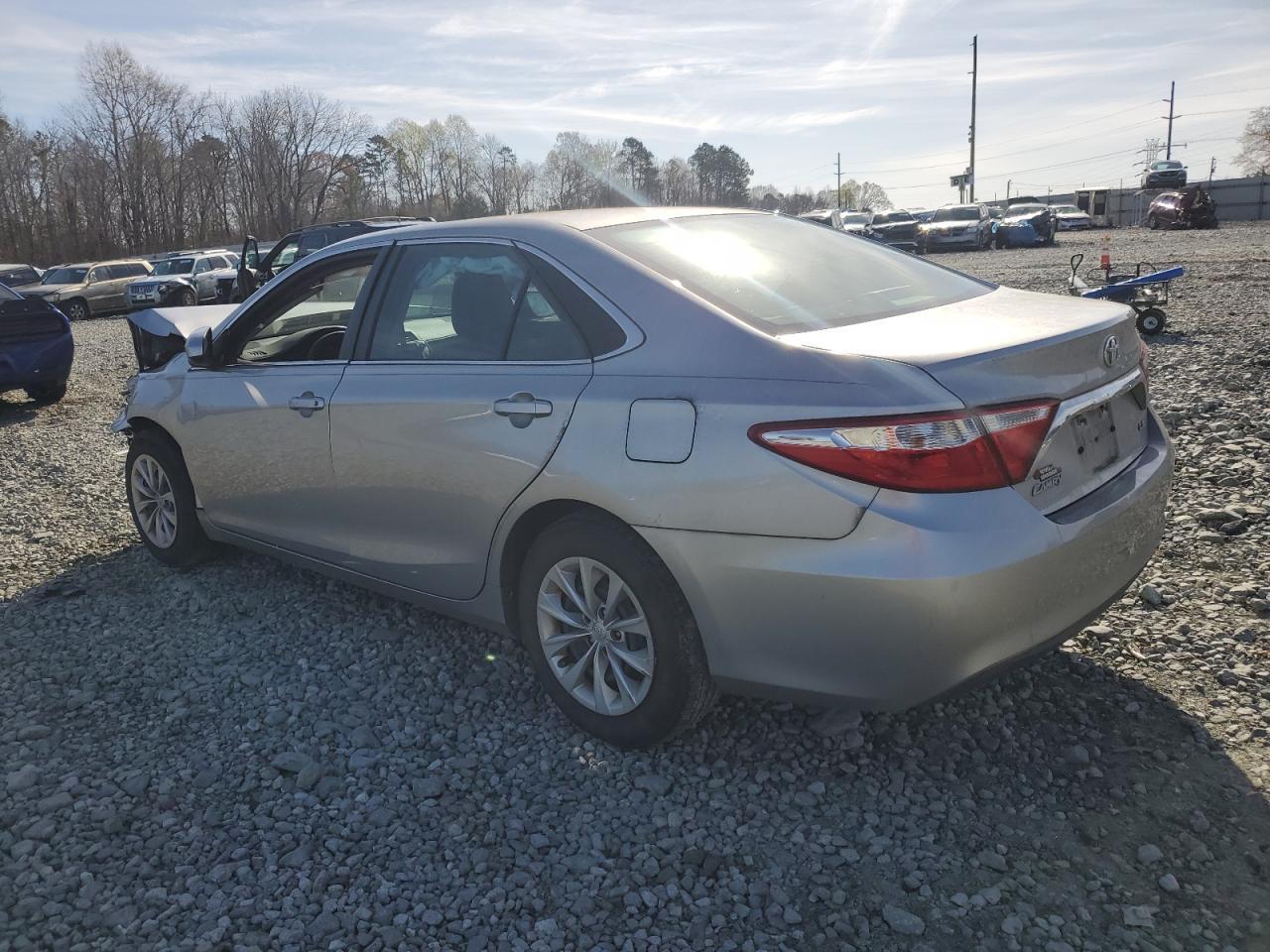 2016 TOYOTA CAMRY LE - Фото 2