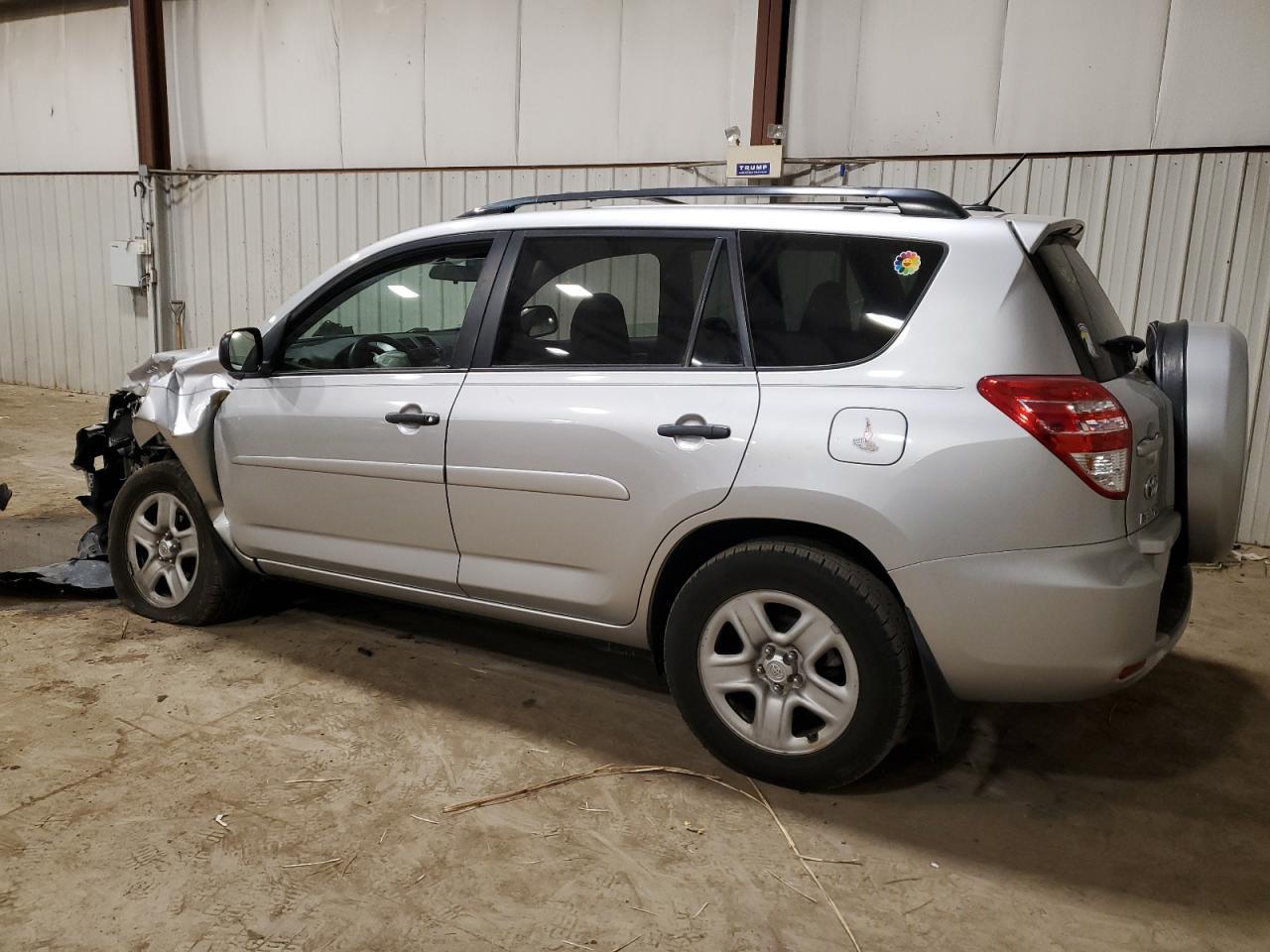 2011 TOYOTA RAV4 - Фото 2