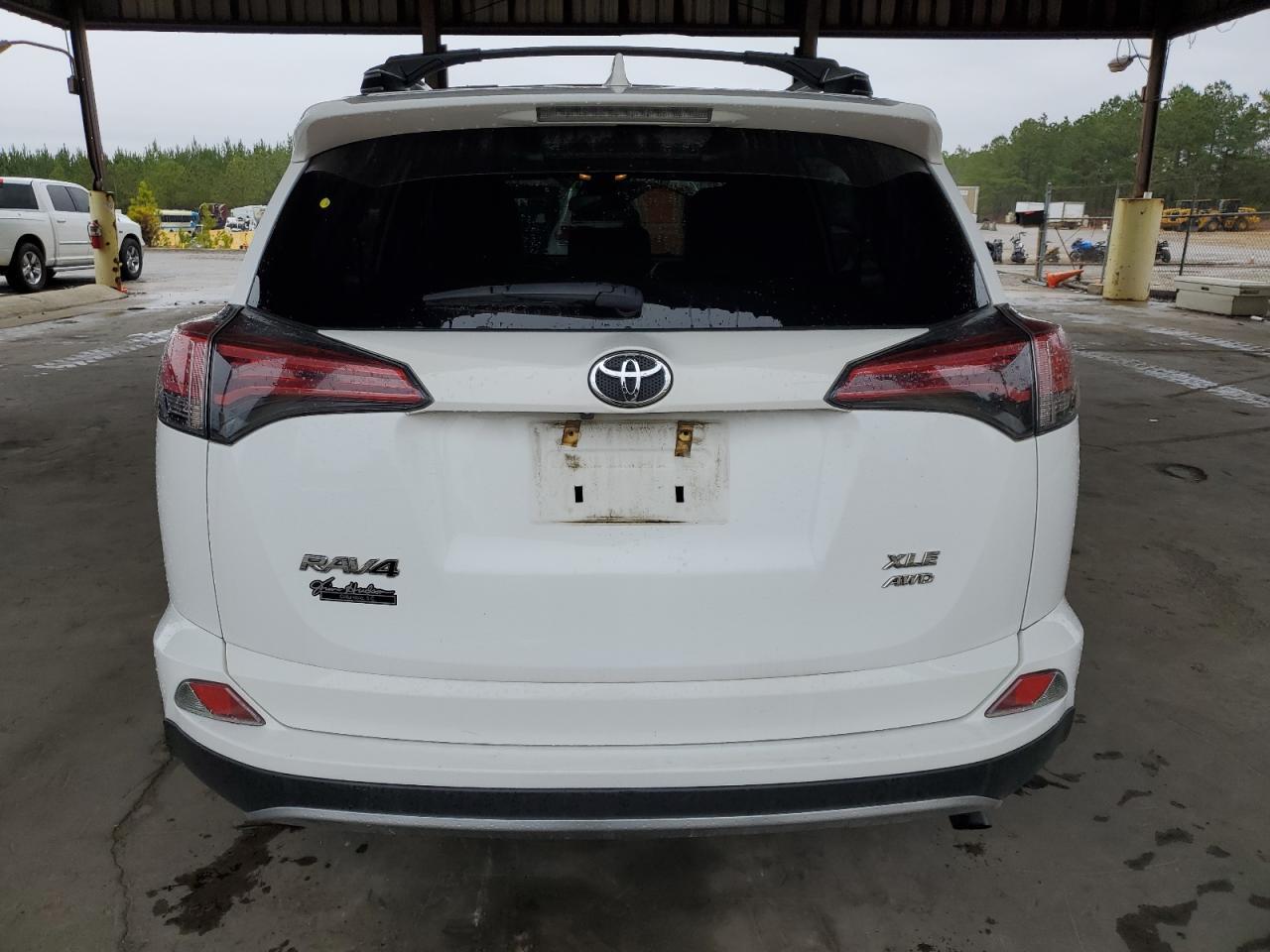 2017 TOYOTA RAV4 XLE - Фото 6