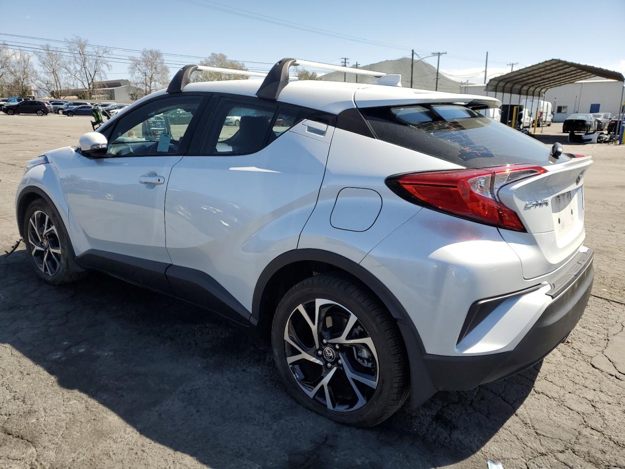 2022 TOYOTA C-HR XLE - Фото 2