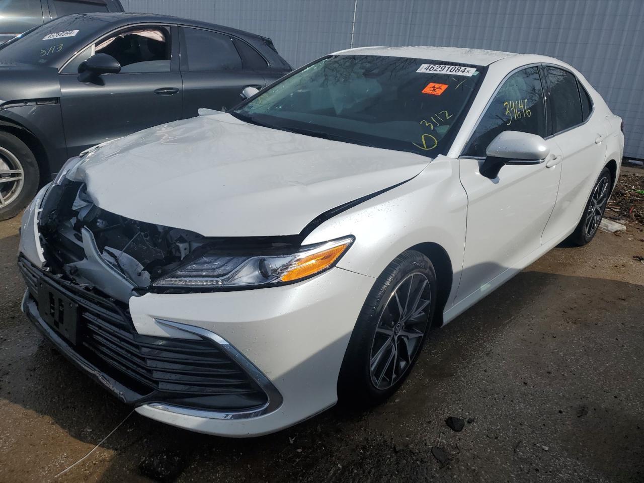 2023 TOYOTA CAMRY XLE car image