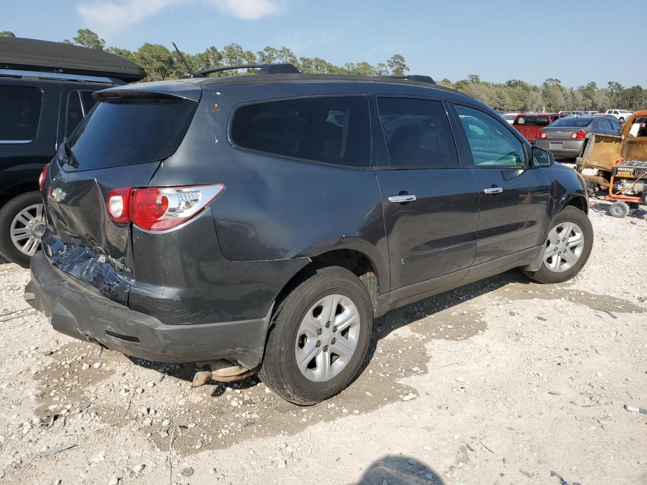 2011 CHEVROLET TRAVERSE L - Фото 3