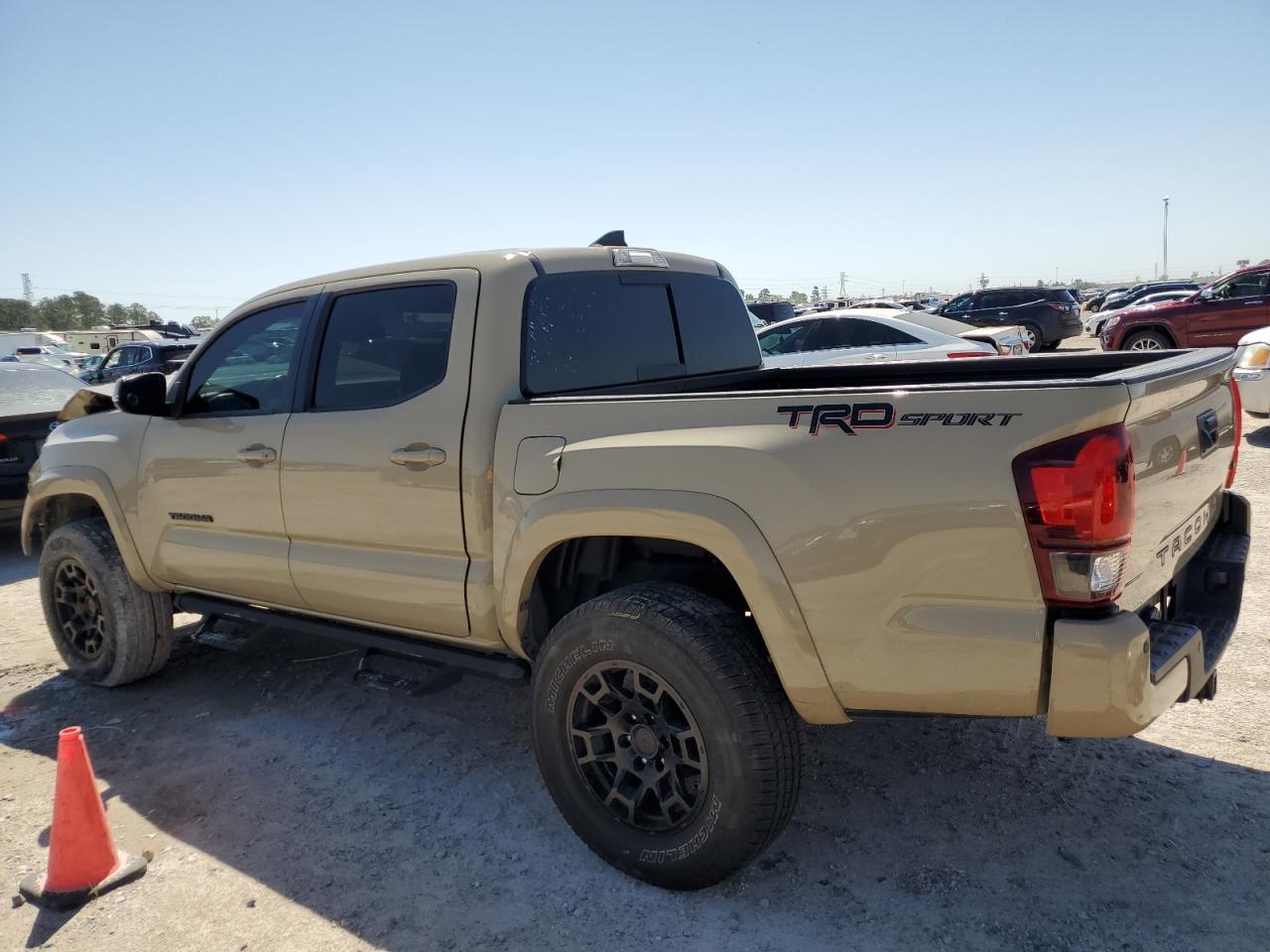 2019 TOYOTA TACOMA DOU - Фото 2
