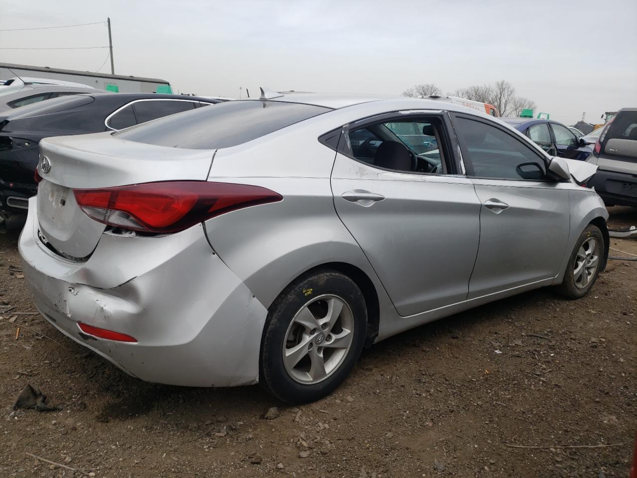 2015 HYUNDAI ELANTRA SE - Image 3