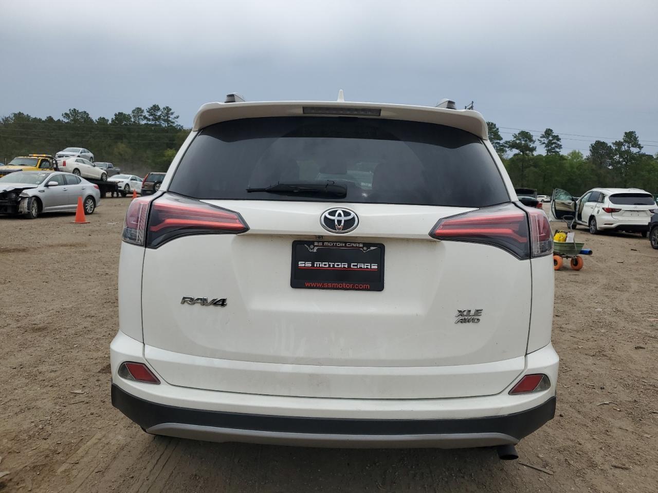 2017 TOYOTA RAV4 XLE - Image 6