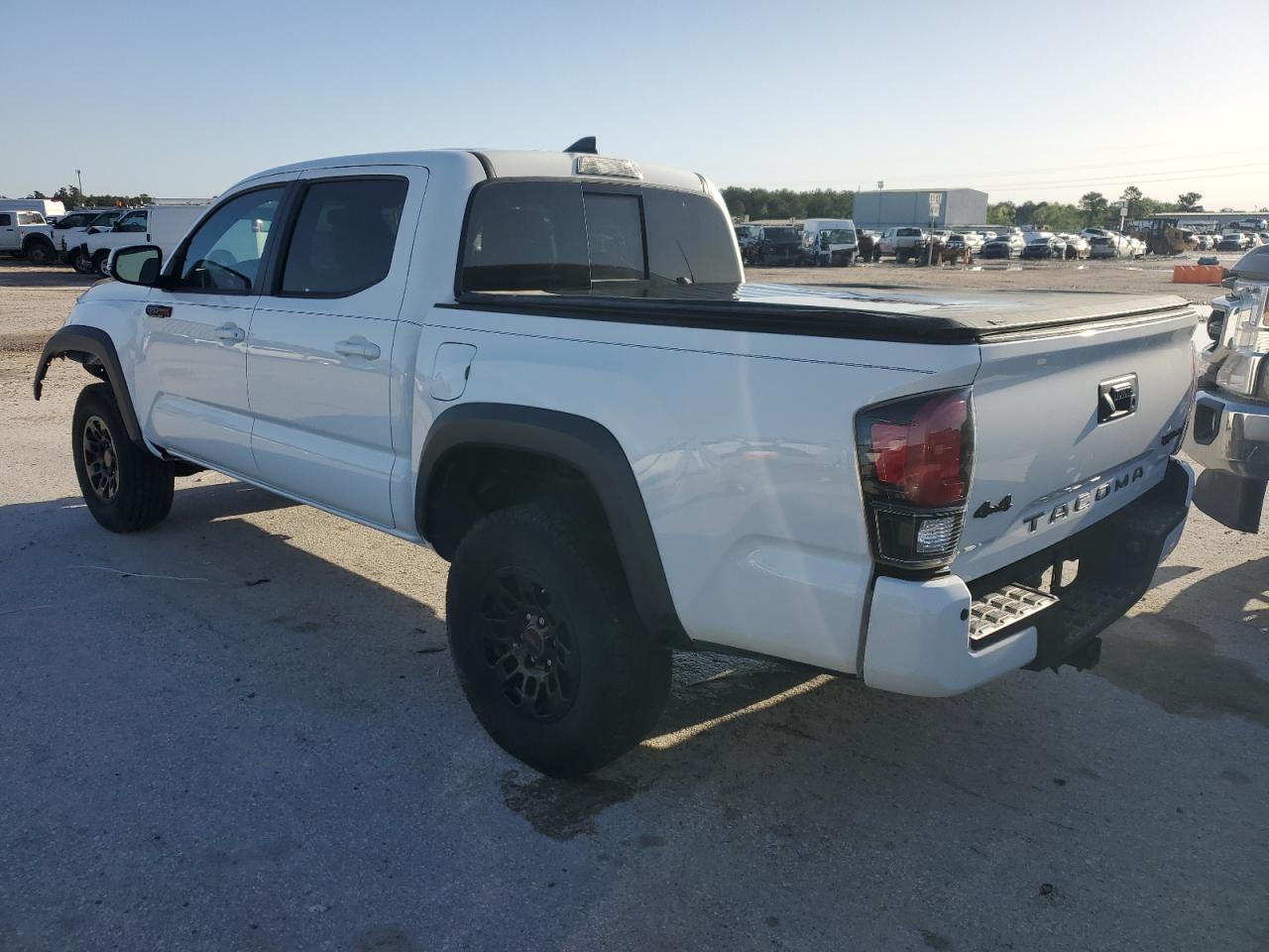 2018 TOYOTA TACOMA DOU - Фото 2