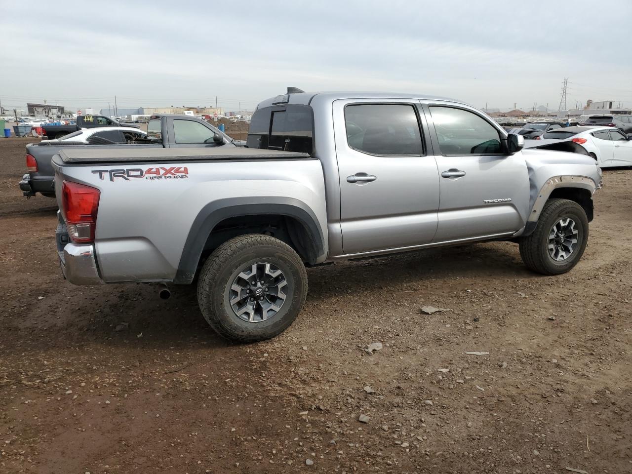 2017 TOYOTA TACOMA DOU - Фото 3