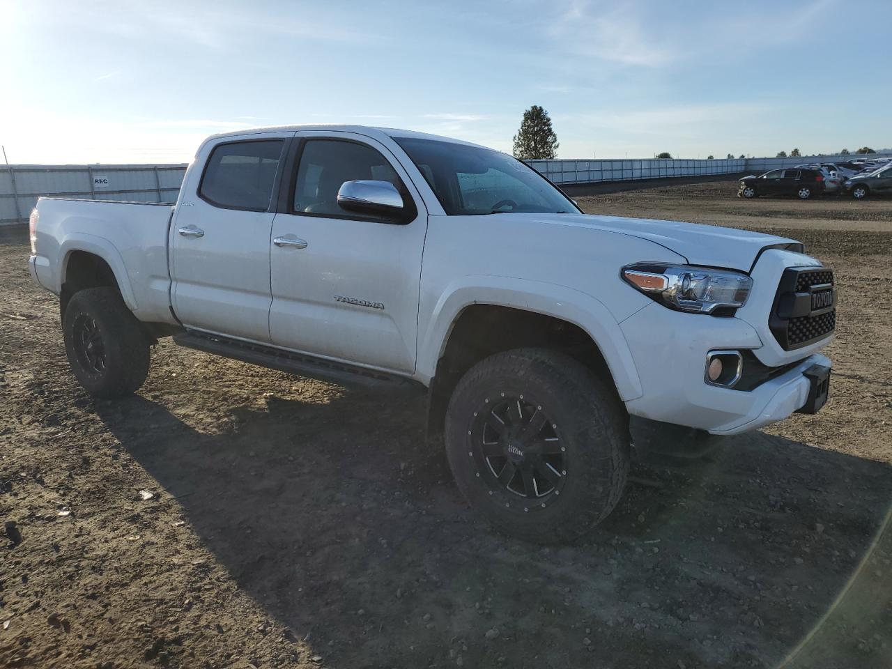 2017 TOYOTA TACOMA DOU - Фото 4