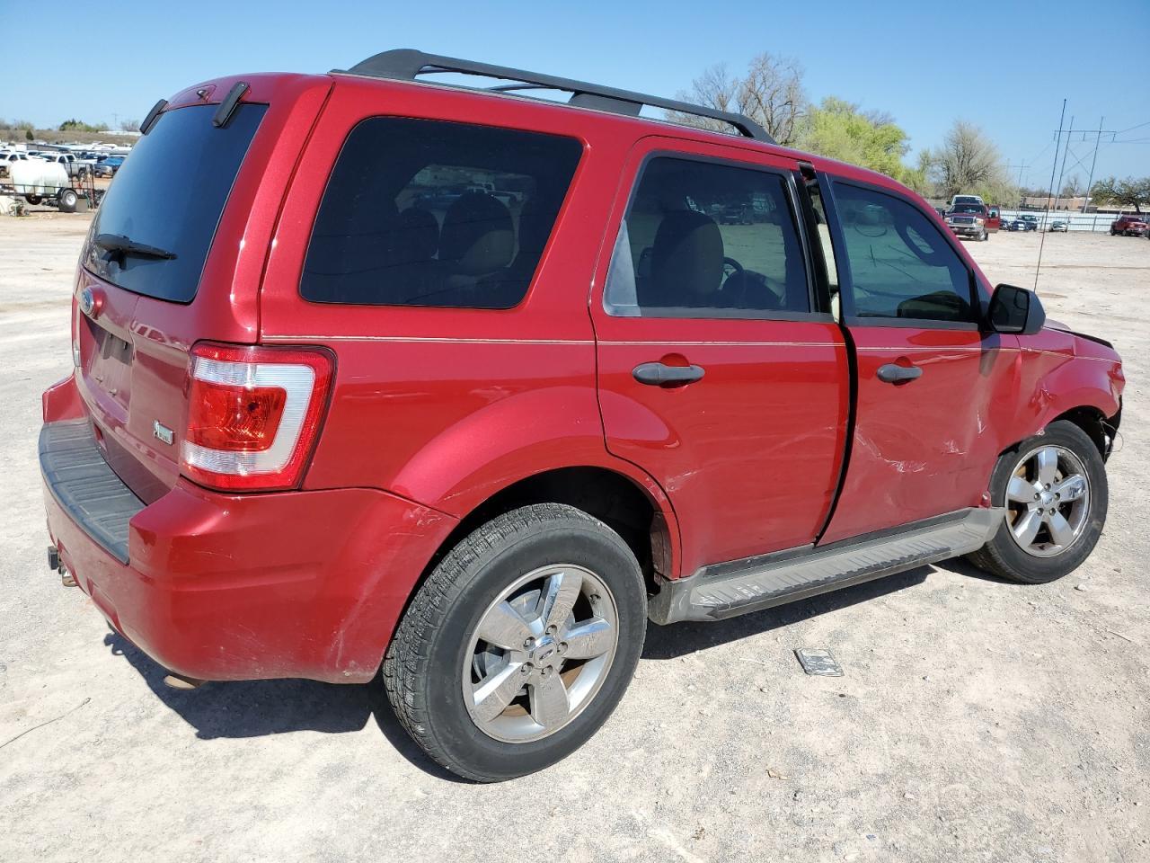 2010 FORD ESCAPE XLT - Image 3