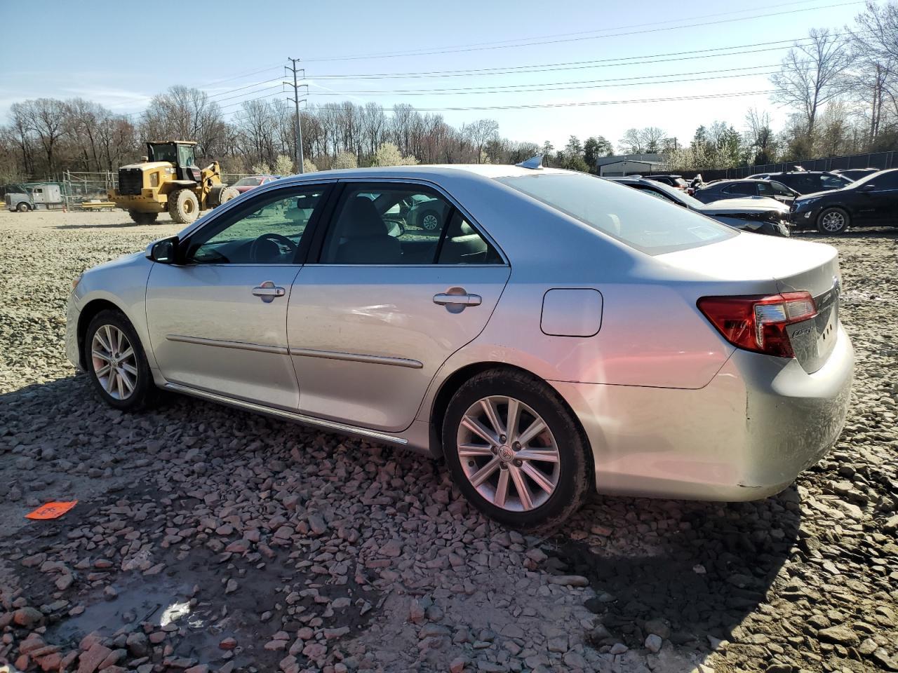 2012 TOYOTA CAMRY SE - Фото 2