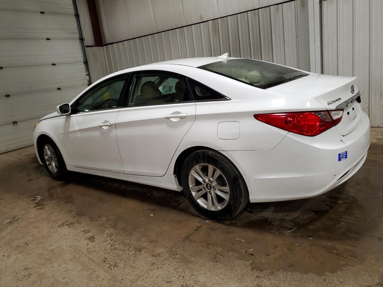 2013 HYUNDAI SONATA GLS - Image 2