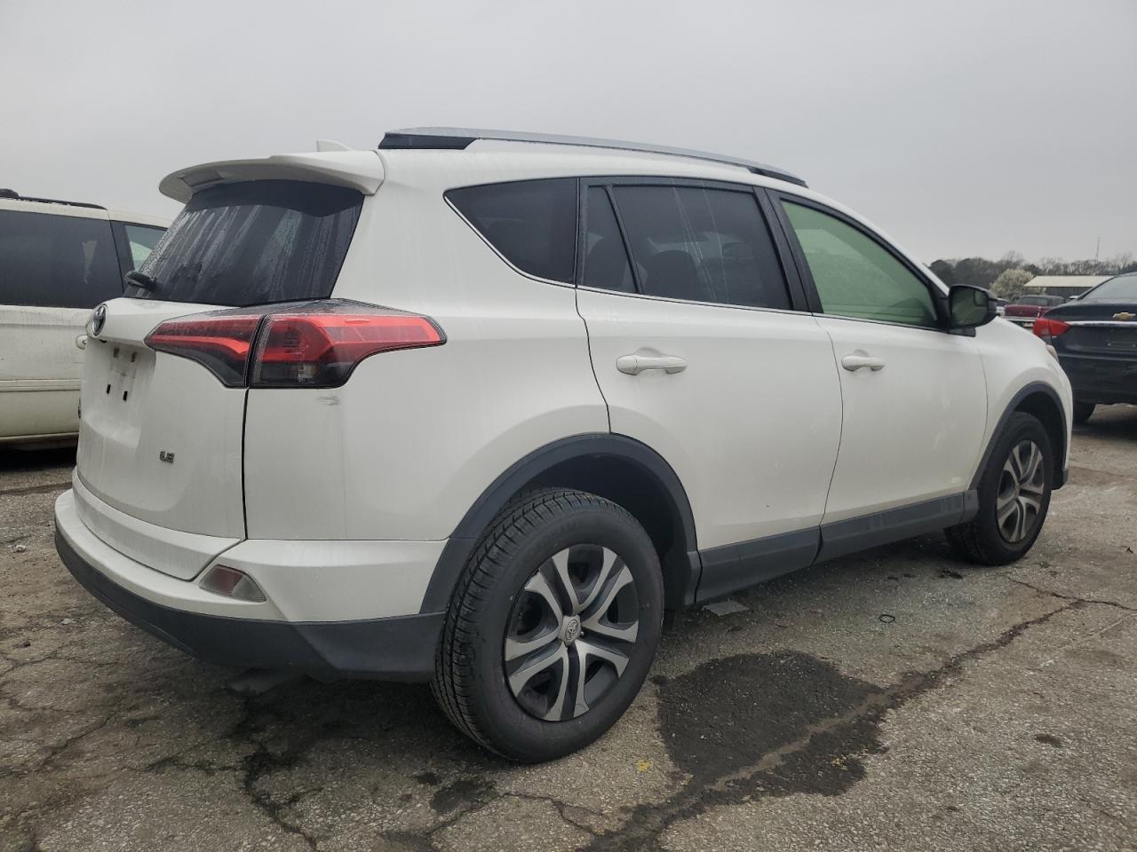 2017 TOYOTA RAV4 LE - Фото 3