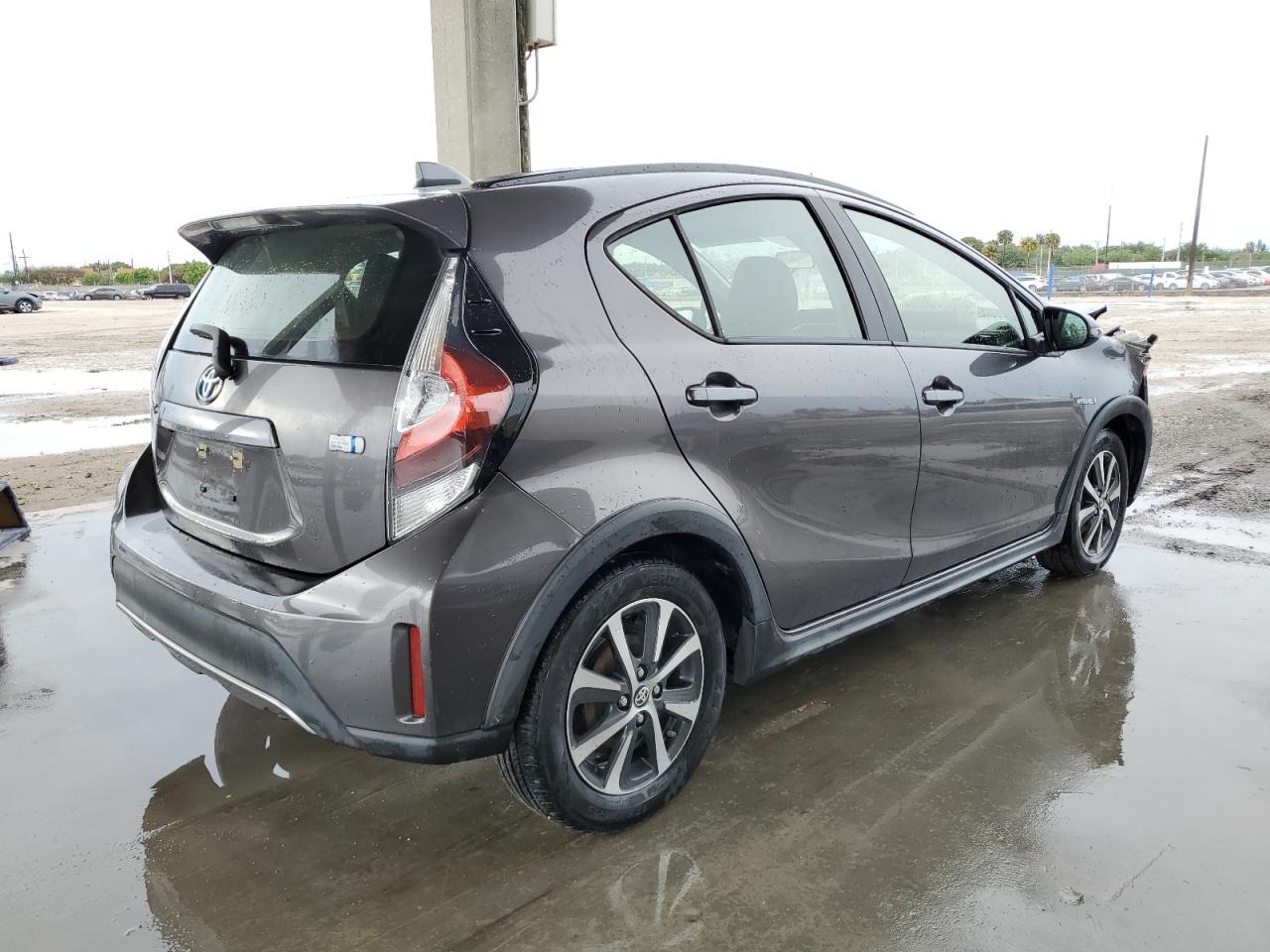 2018 TOYOTA PRIUS C - Image 3