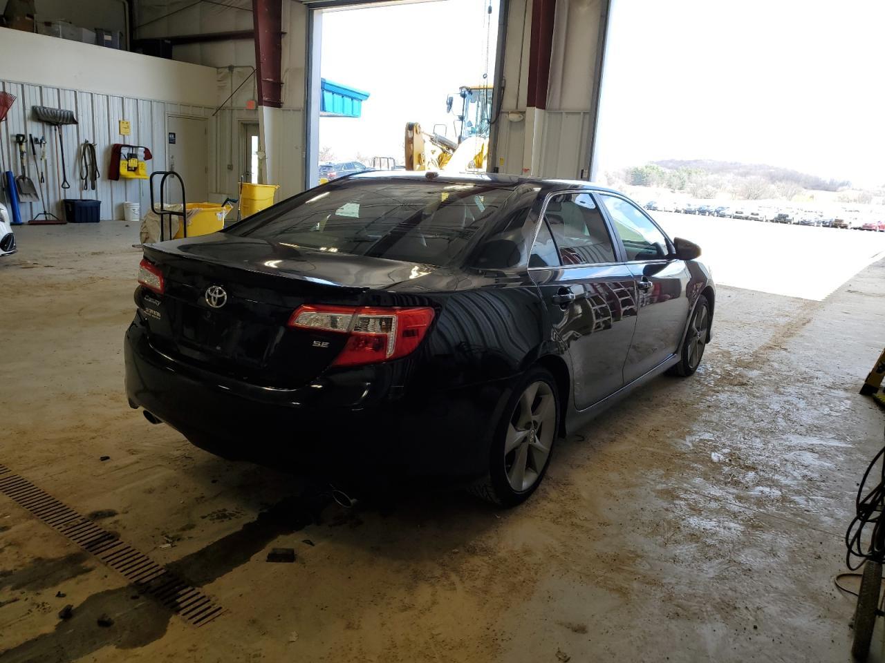 2012 TOYOTA CAMRY SE - Фото 3