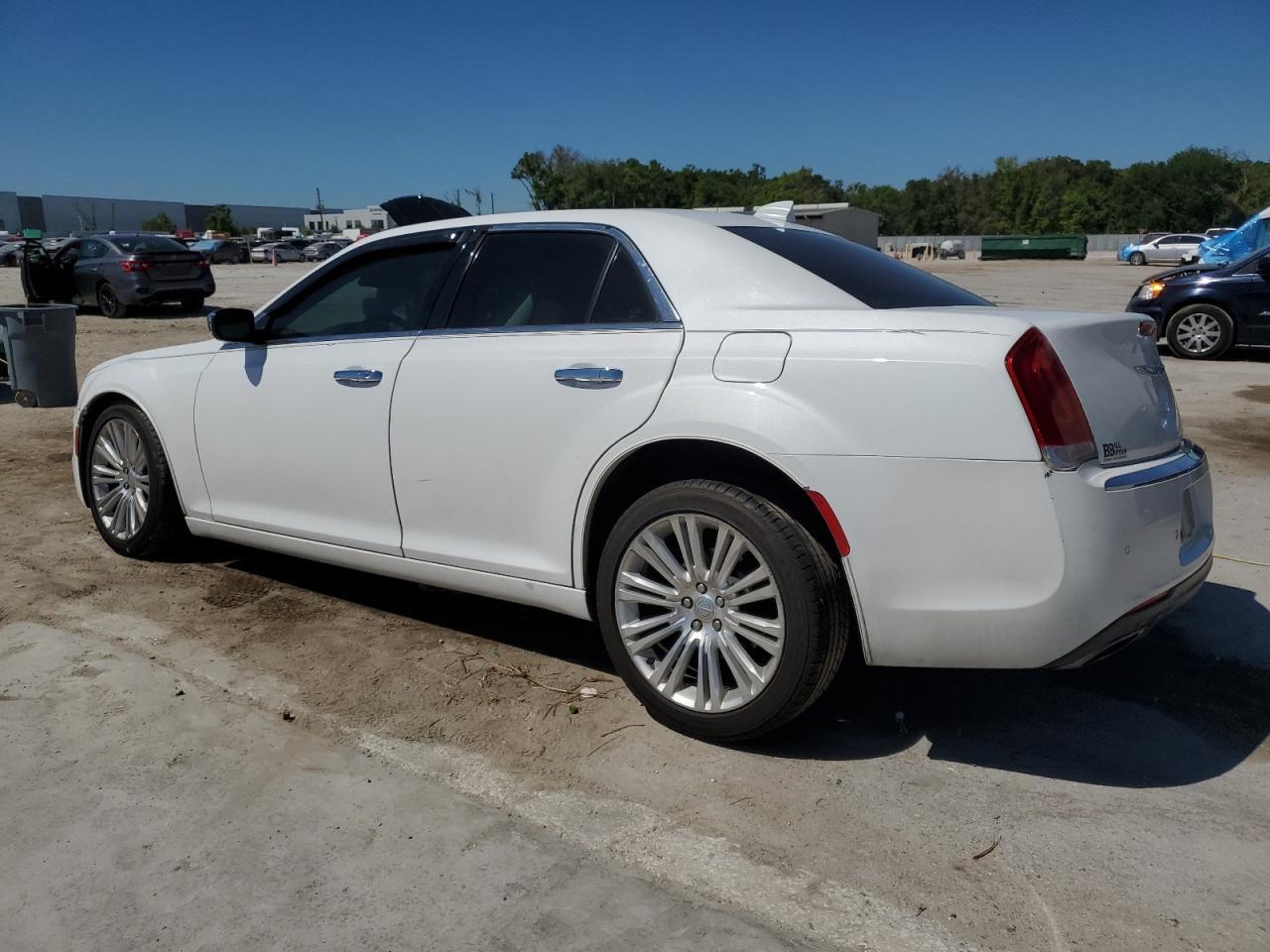 2015 CHRYSLER 300C - Фото 2
