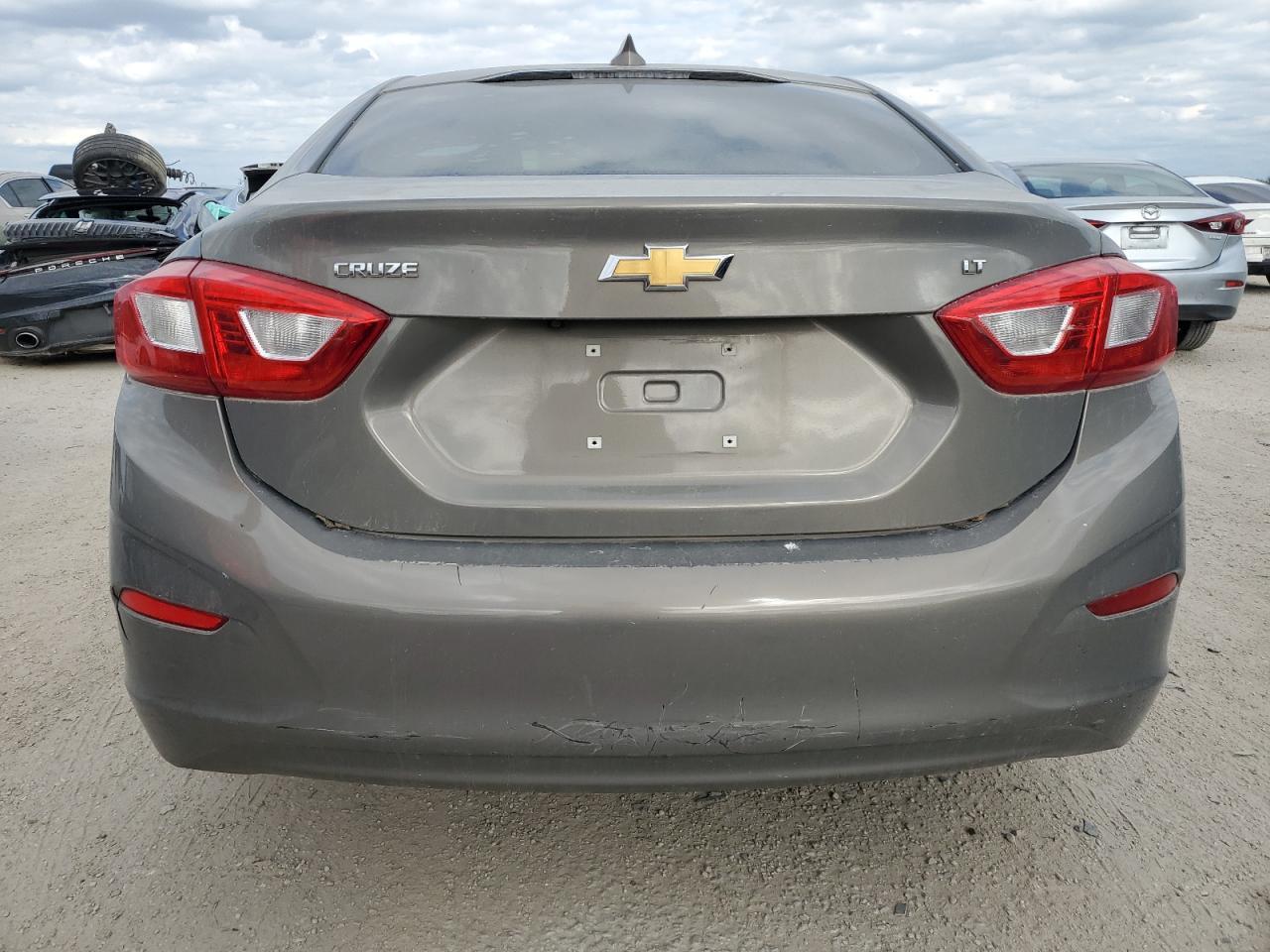 2017 CHEVROLET CRUZE LT - Image 6