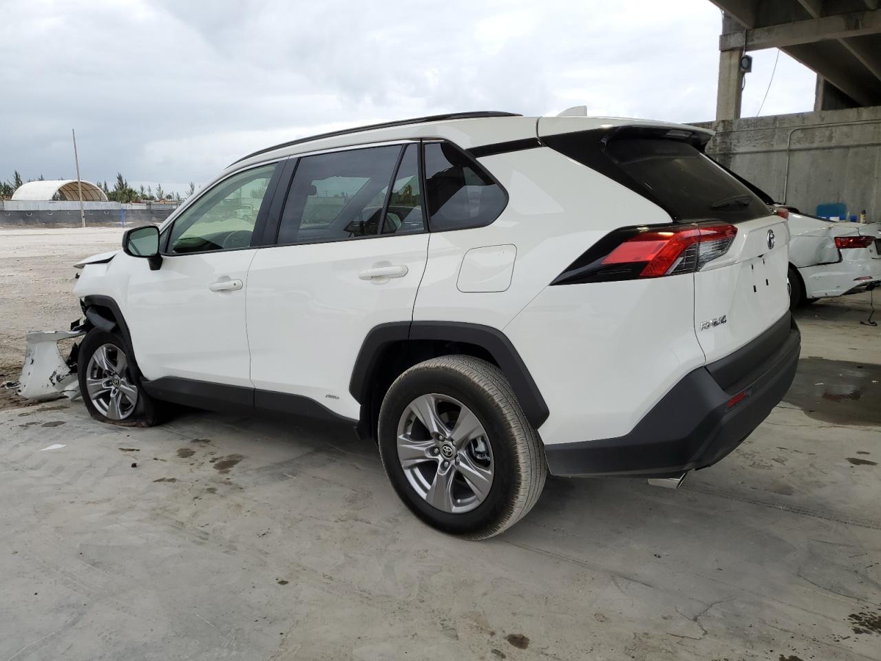 2023 TOYOTA RAV4 LE - Фото 2