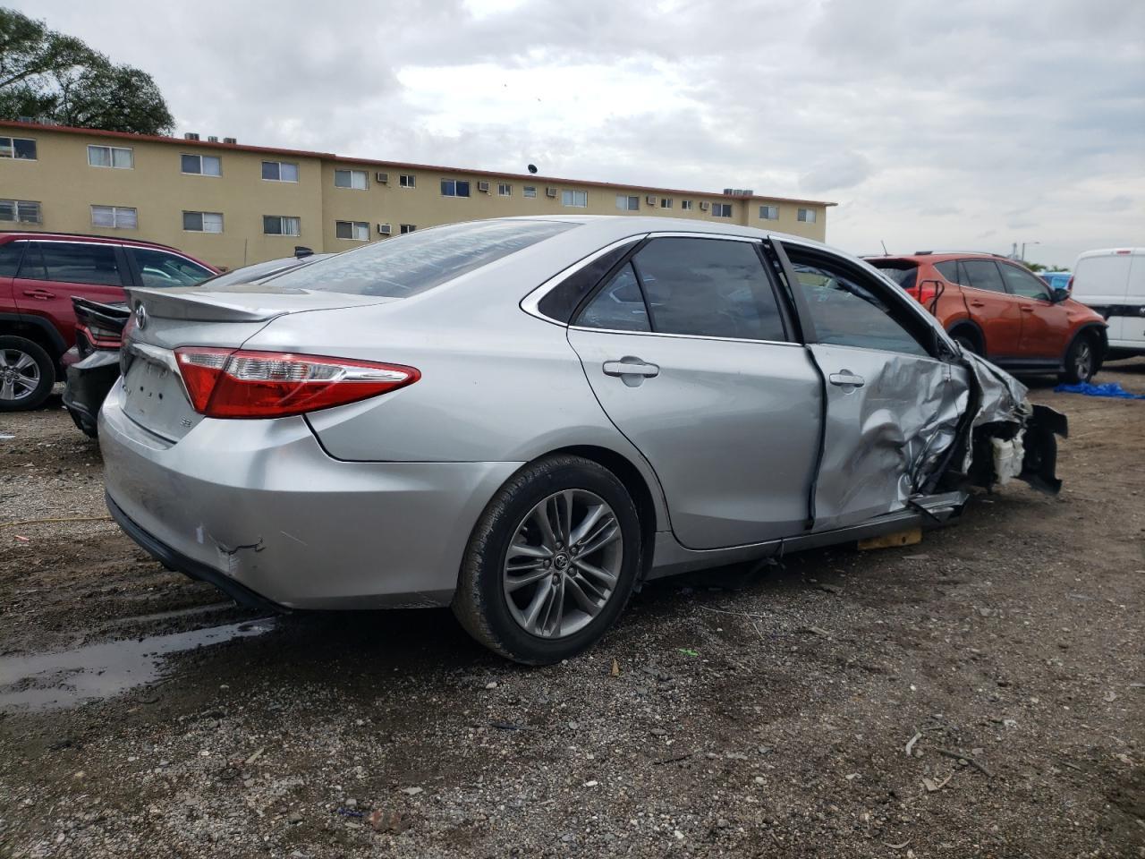 2016 TOYOTA CAMRY LE - Фото 3