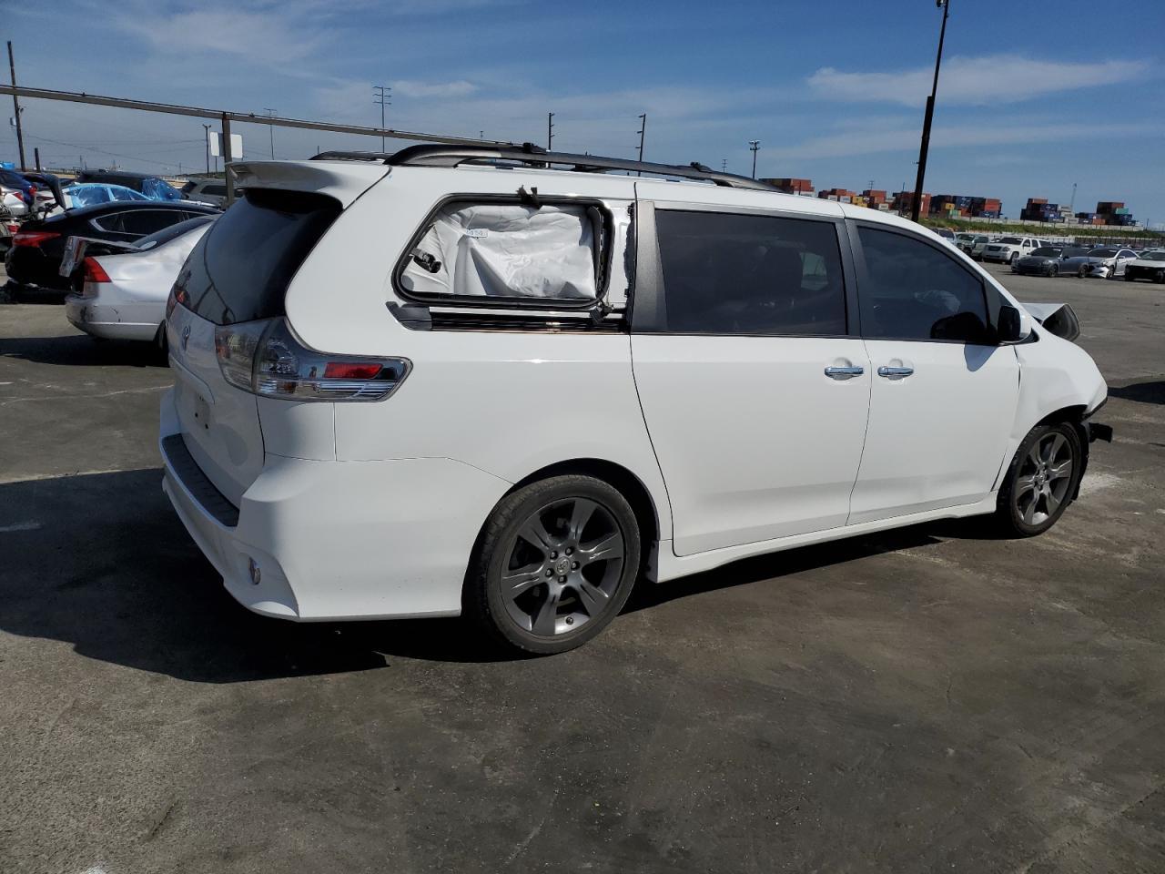 2015 TOYOTA SIENNA SPO - Image 3