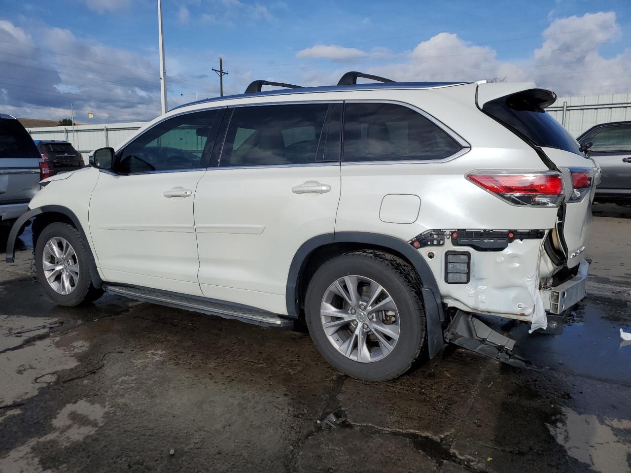 2015 TOYOTA HIGHLANDER - Image 2