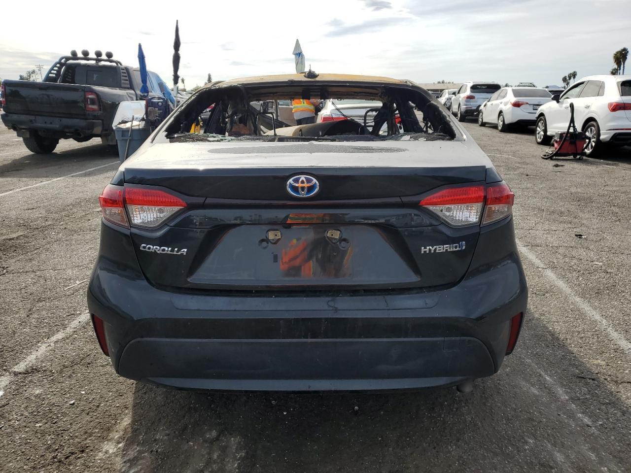 2022 TOYOTA COROLLA LE - Фото 6
