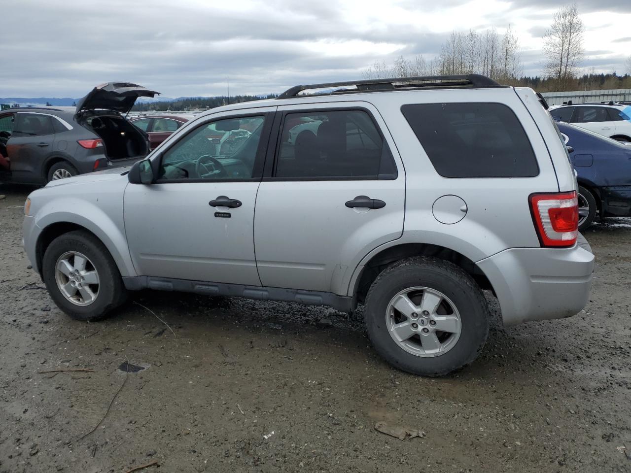 2010 FORD ESCAPE XLT - Фото 2