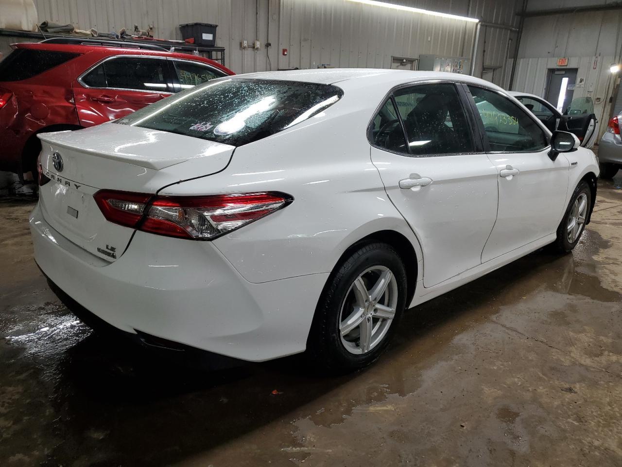 2018 TOYOTA CAMRY LE - Фото 3