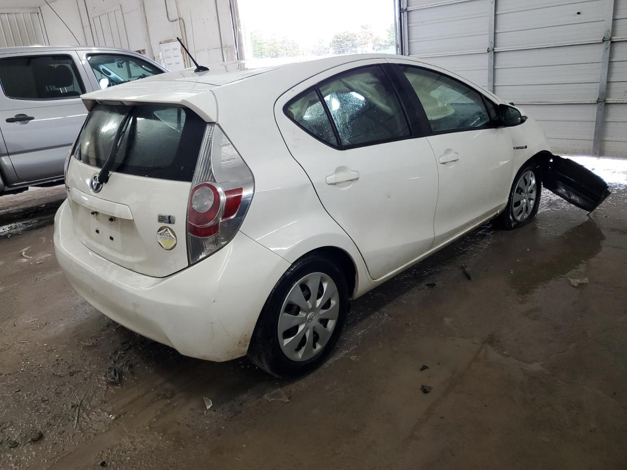 2013 TOYOTA PRIUS C - Фото 3