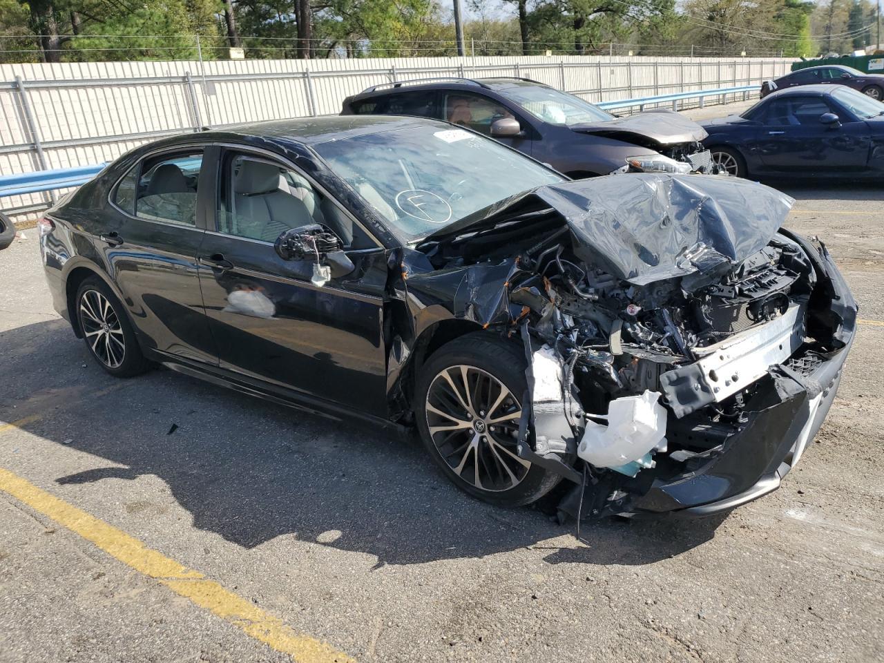 2020 TOYOTA CAMRY SE - Фото 4
