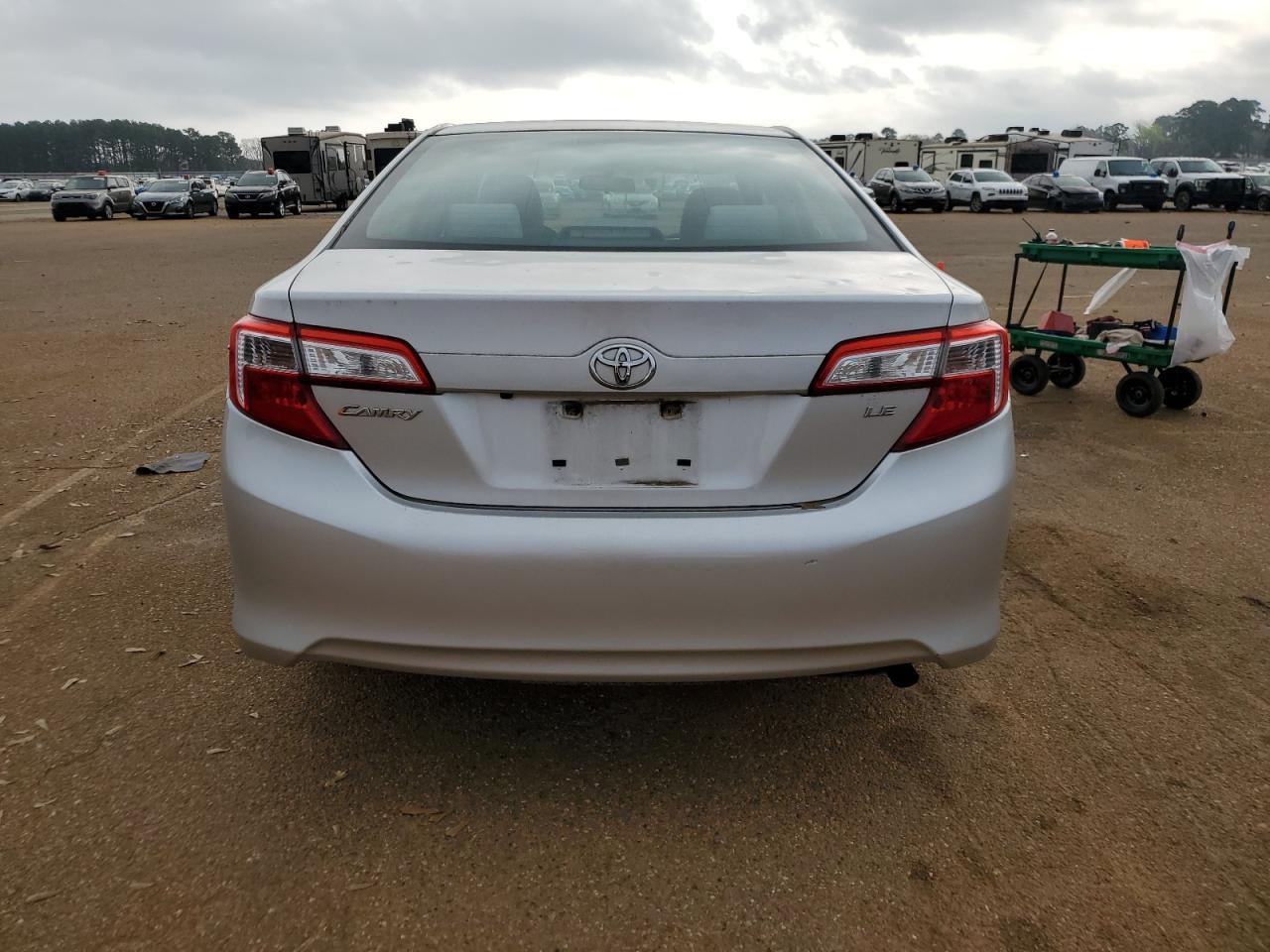 2014 TOYOTA CAMRY L - Фото 6