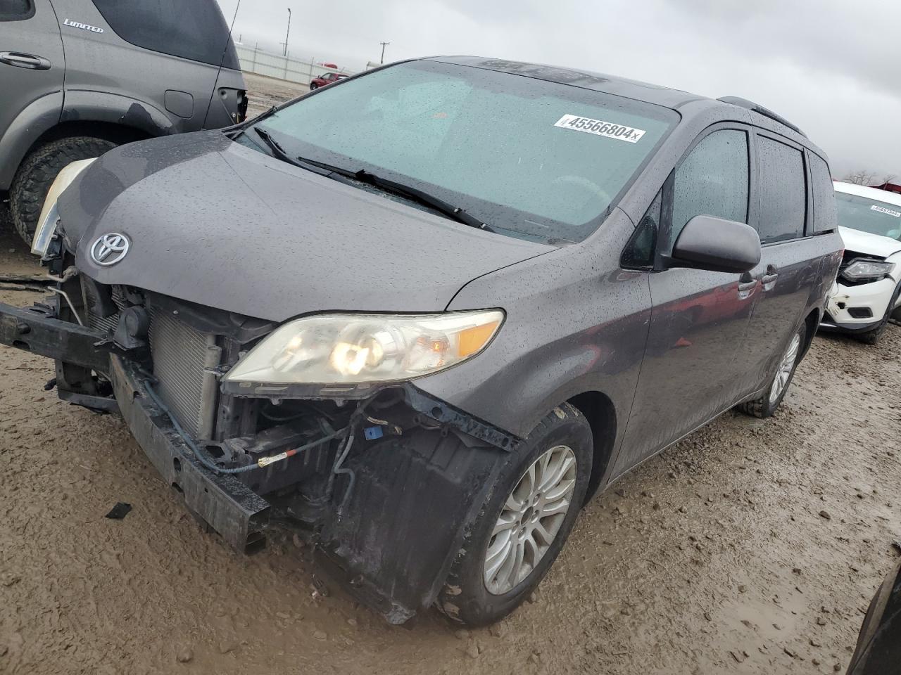 2011 TOYOTA SIENNA XLE