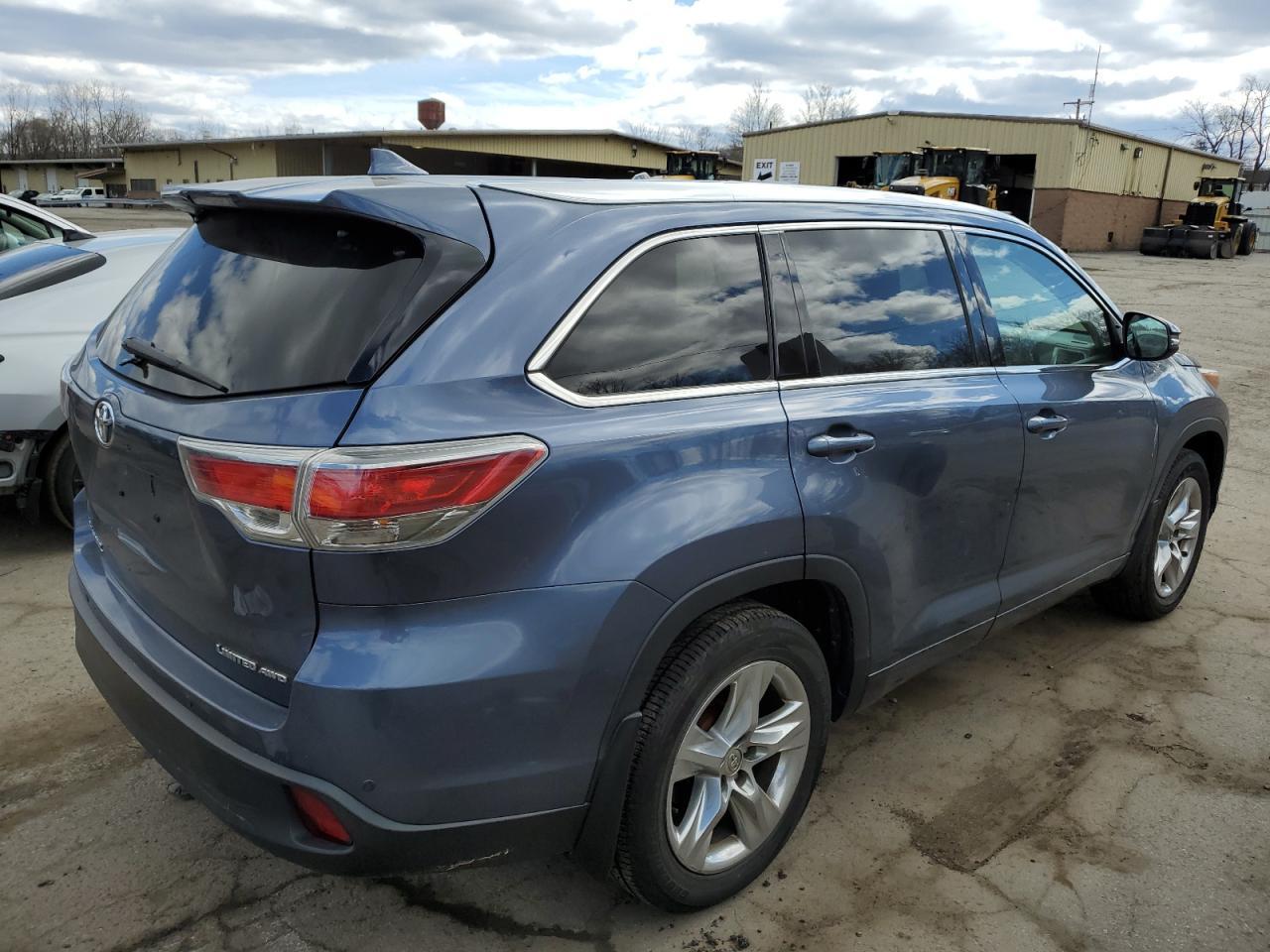 2015 TOYOTA HIGHLANDER - Image 3
